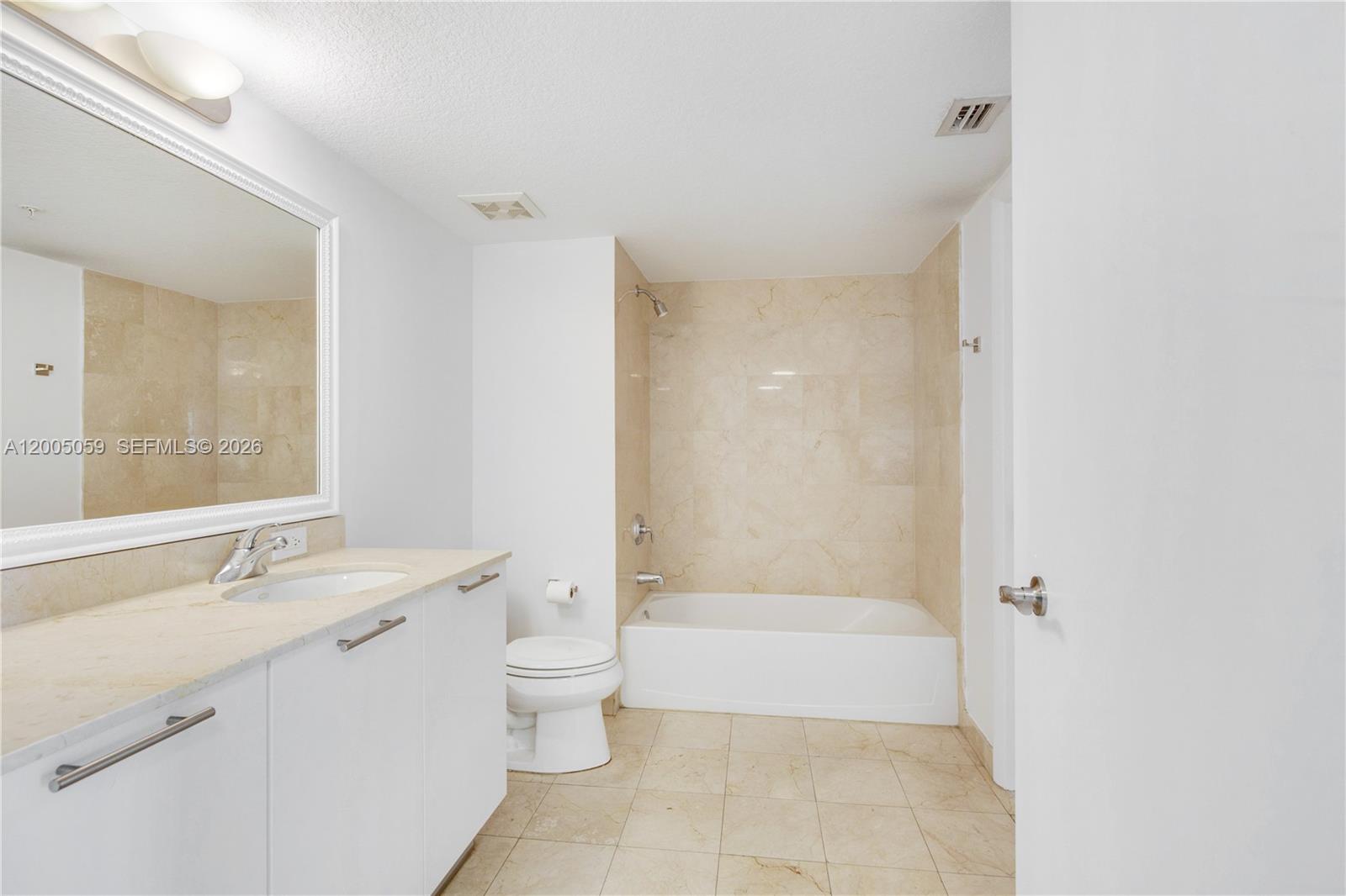 1800 CLUB CONDO - Residential Lease