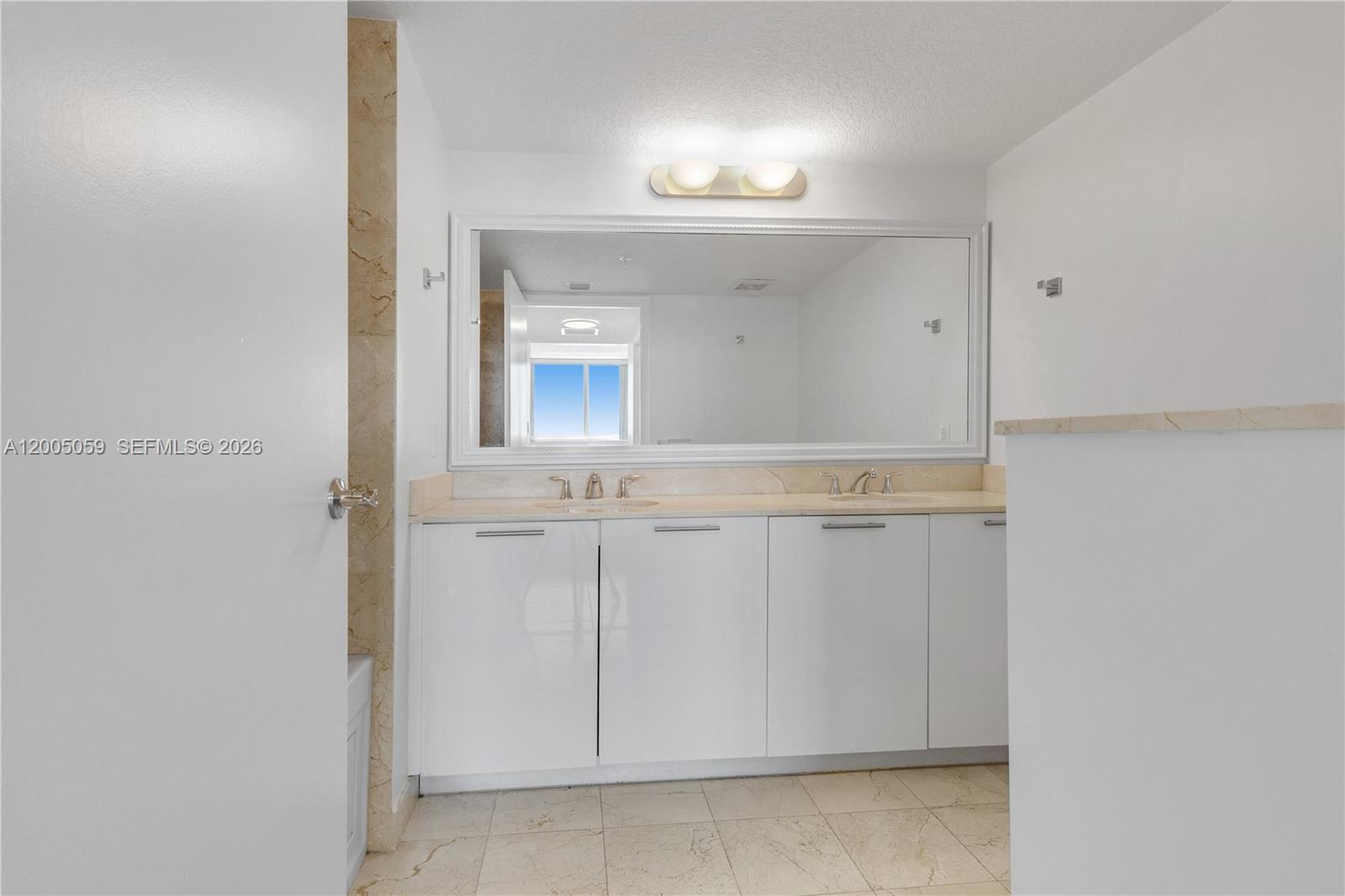 1800 CLUB CONDO - Residential Lease