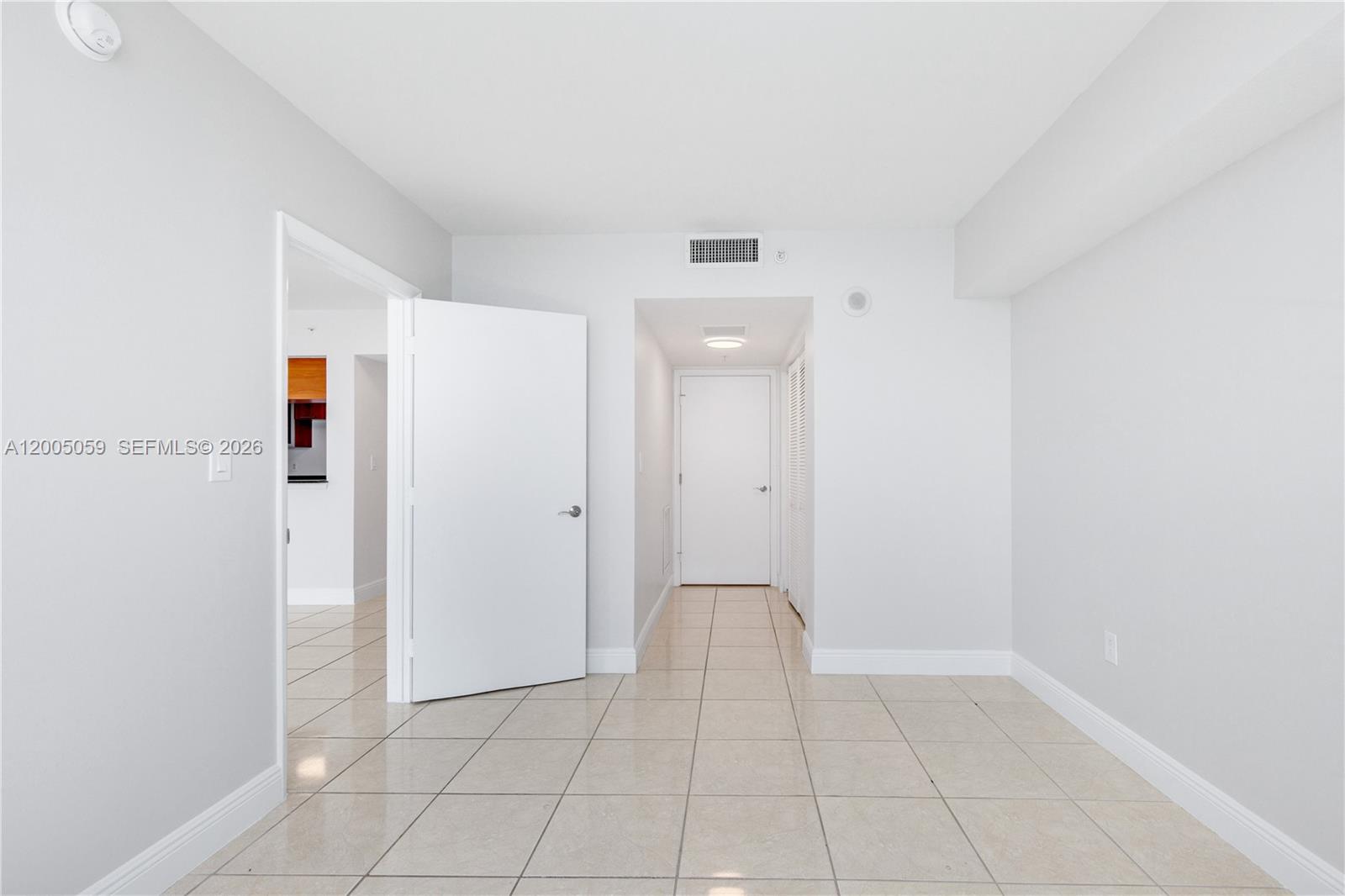 1800 CLUB CONDO - Residential Lease