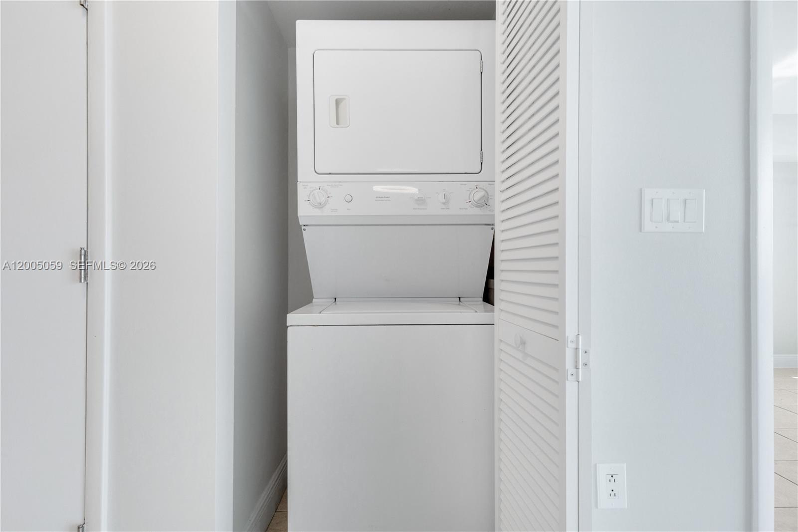 1800 CLUB CONDO - Residential Lease