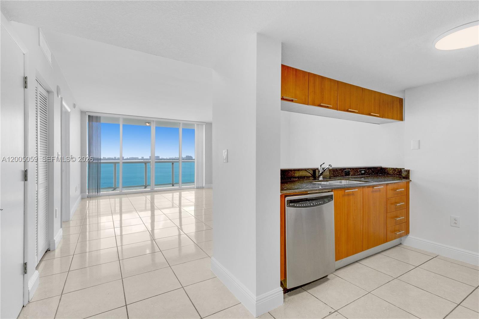 1800 CLUB CONDO - Residential Lease