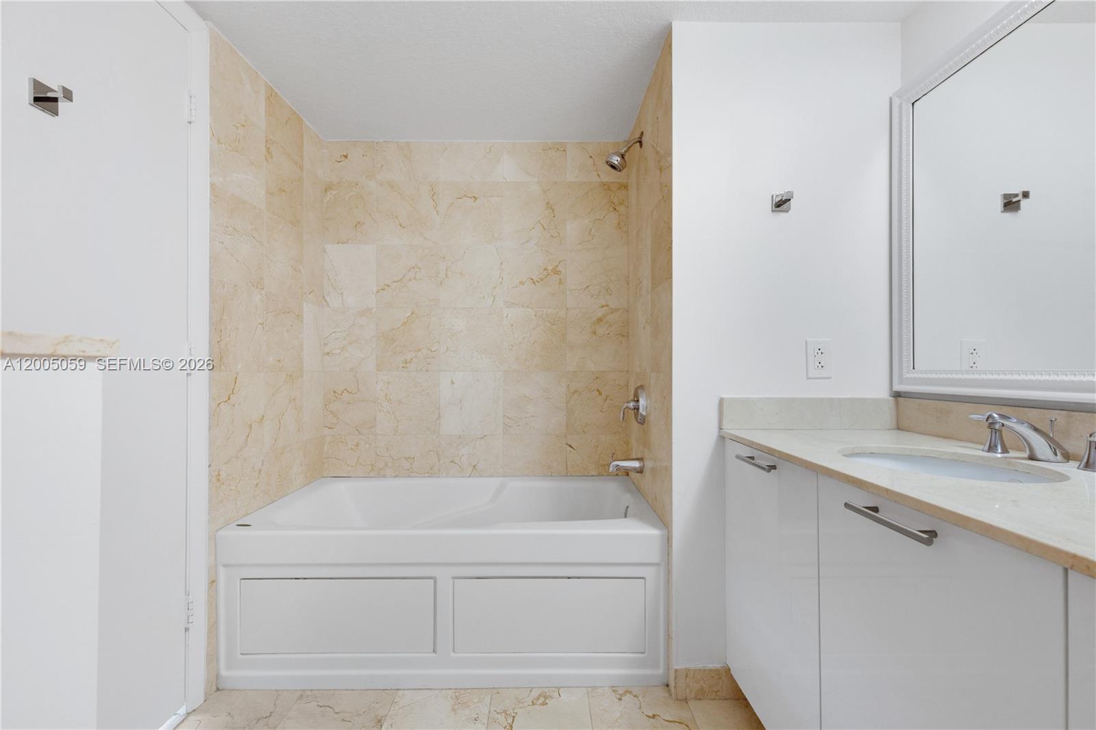 1800 CLUB CONDO - Residential Lease