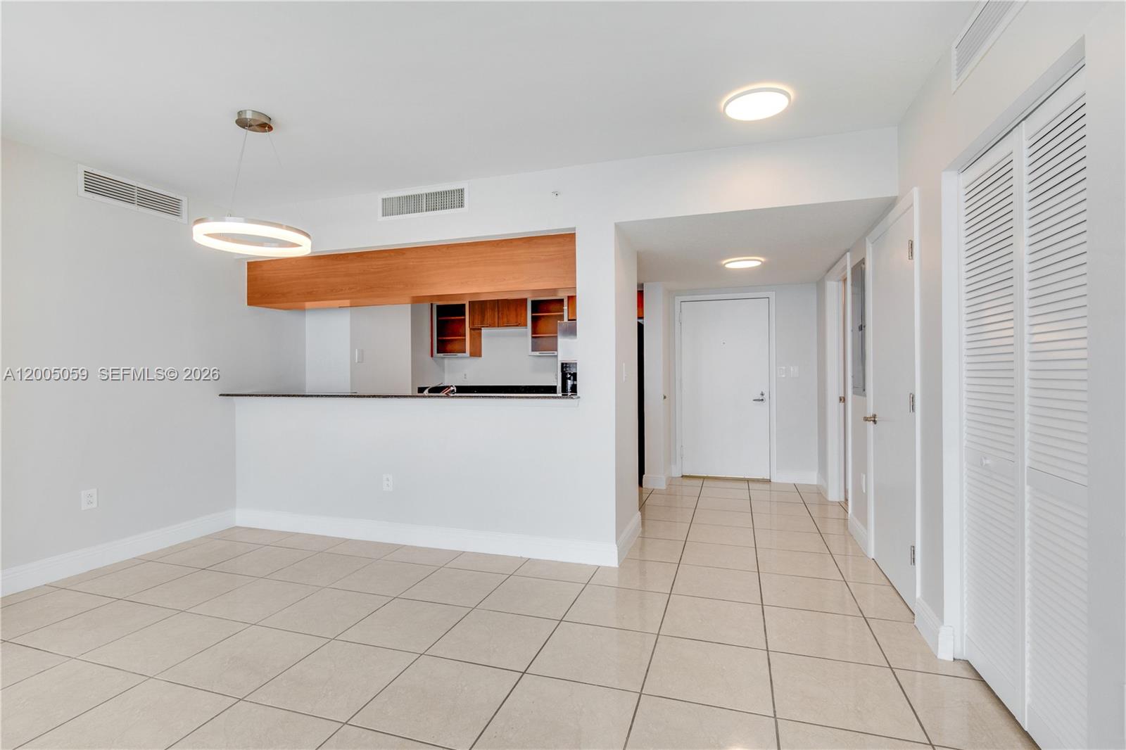 1800 CLUB CONDO - Residential Lease