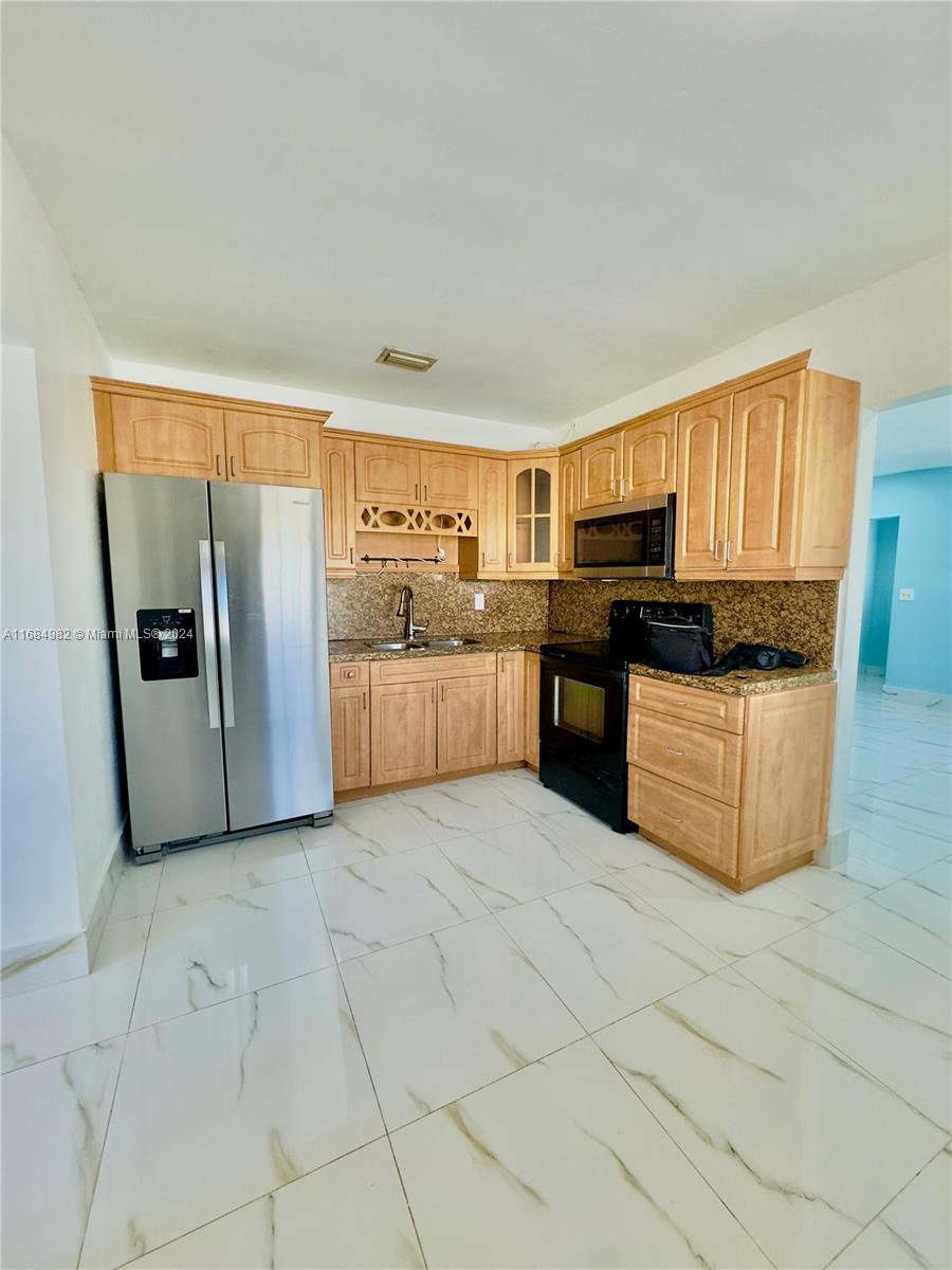 SOUTH HOLLYWOOD AMD PLAT - Residential