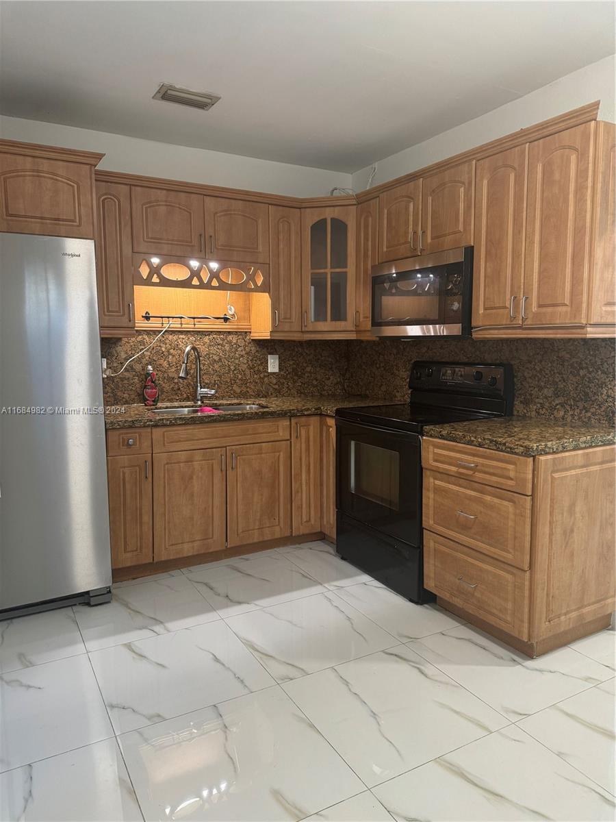SOUTH HOLLYWOOD AMD PLAT - Residential