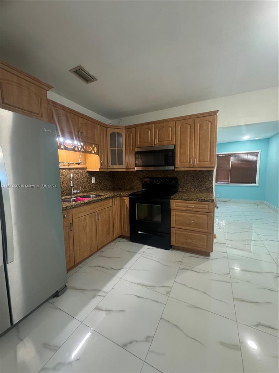 SOUTH HOLLYWOOD AMD PLAT - Residential