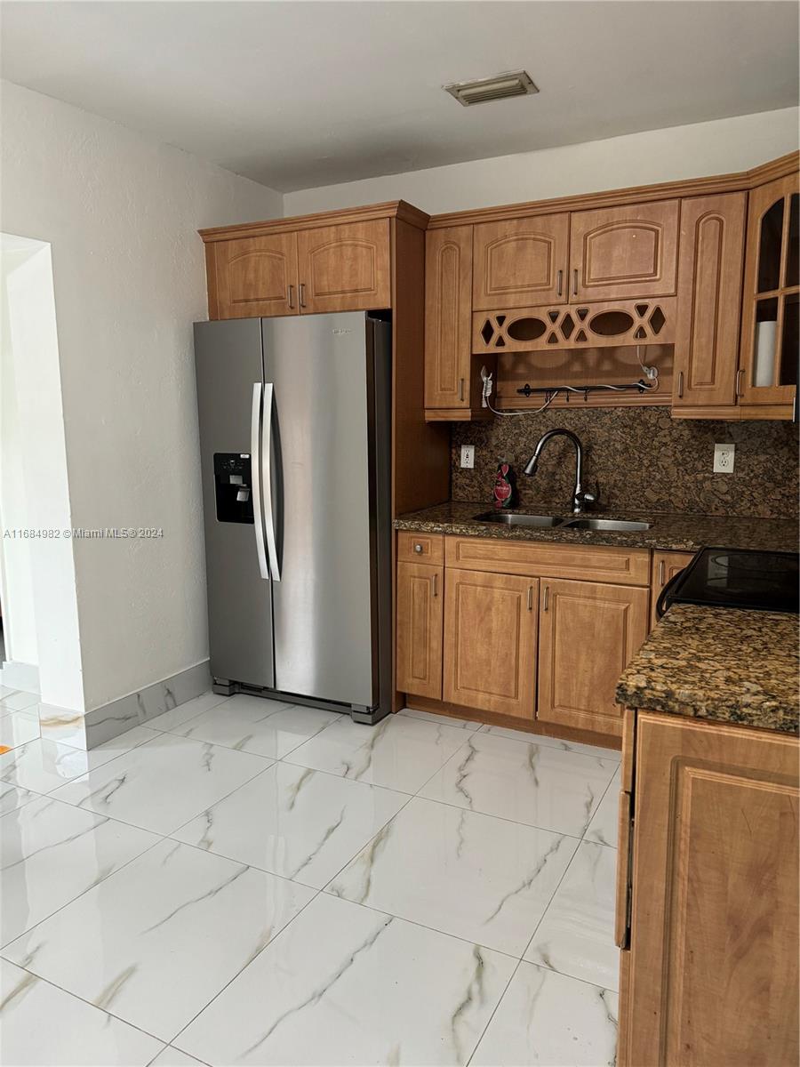 SOUTH HOLLYWOOD AMD PLAT - Residential