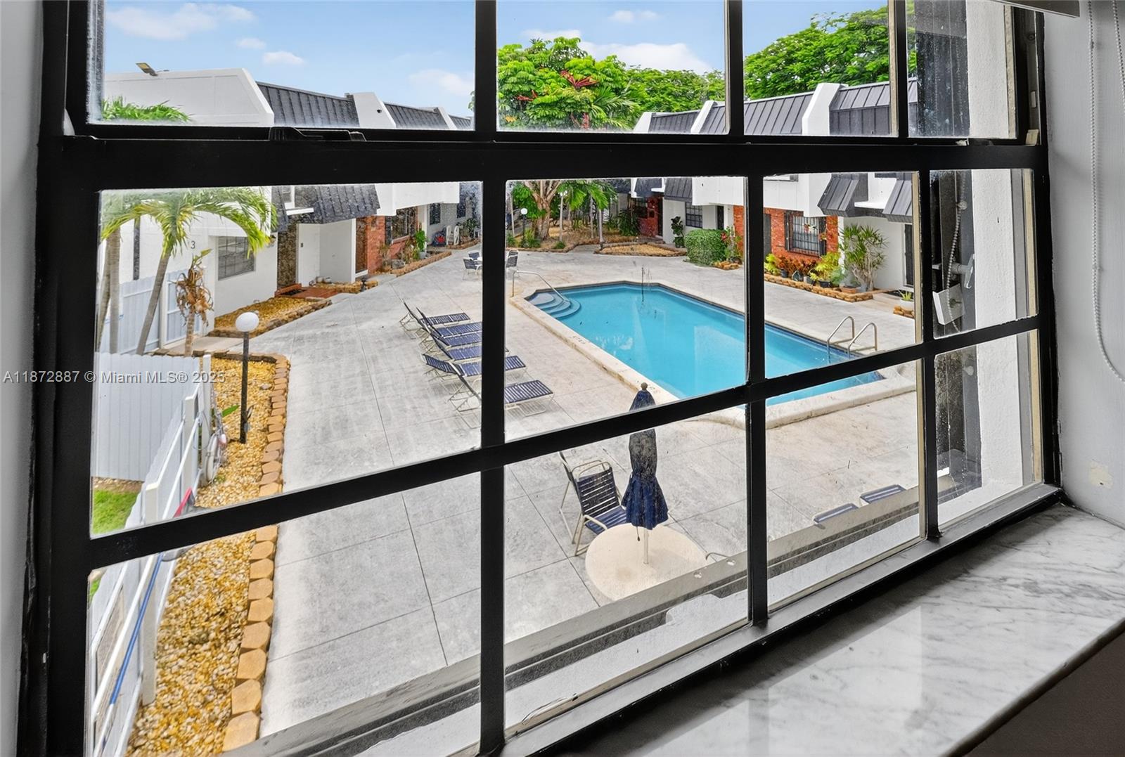 MILLER SIXTY-SEVEN TOWNHO - Residential Lease