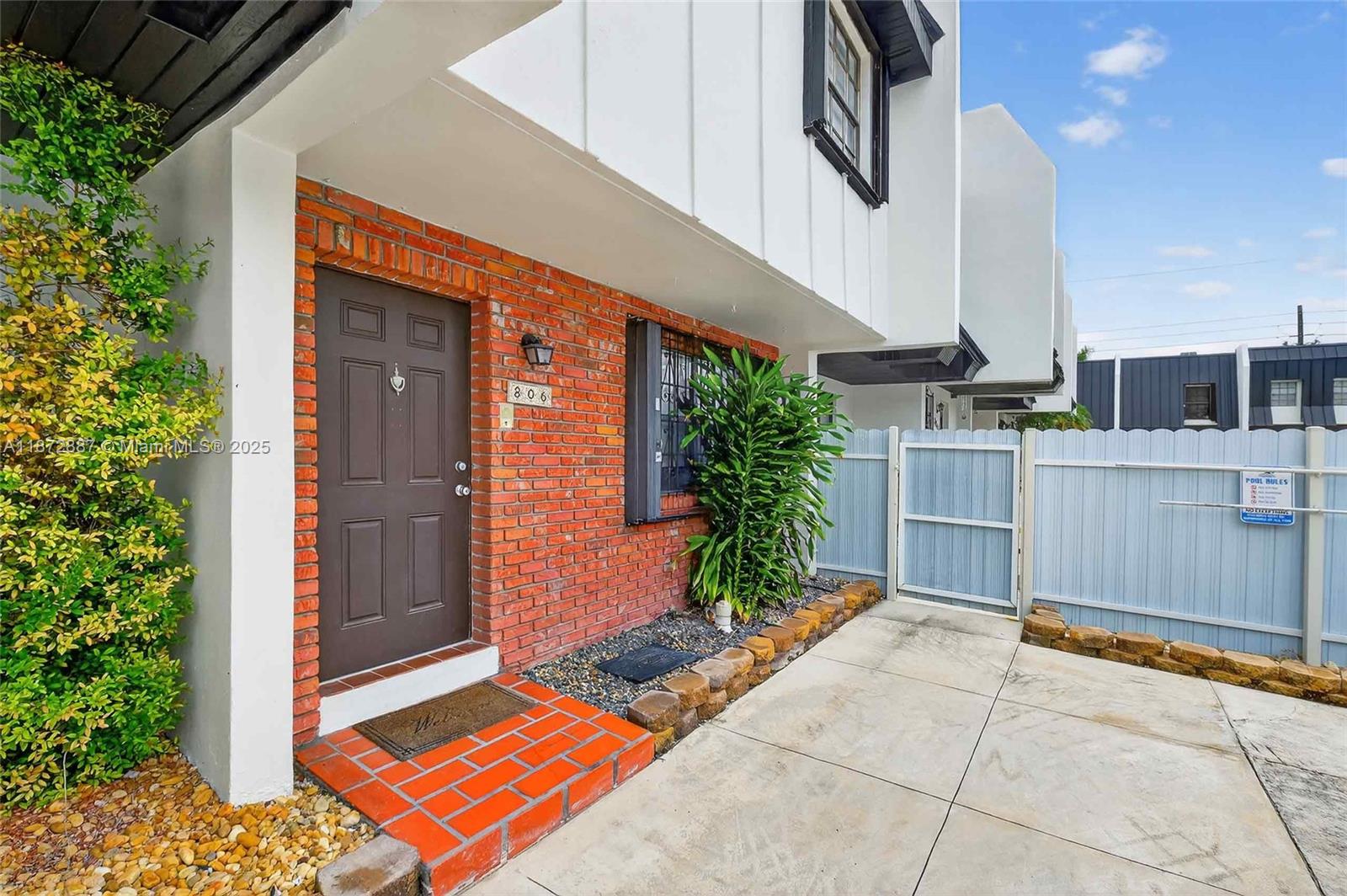 MILLER SIXTY-SEVEN TOWNHO - Residential Lease