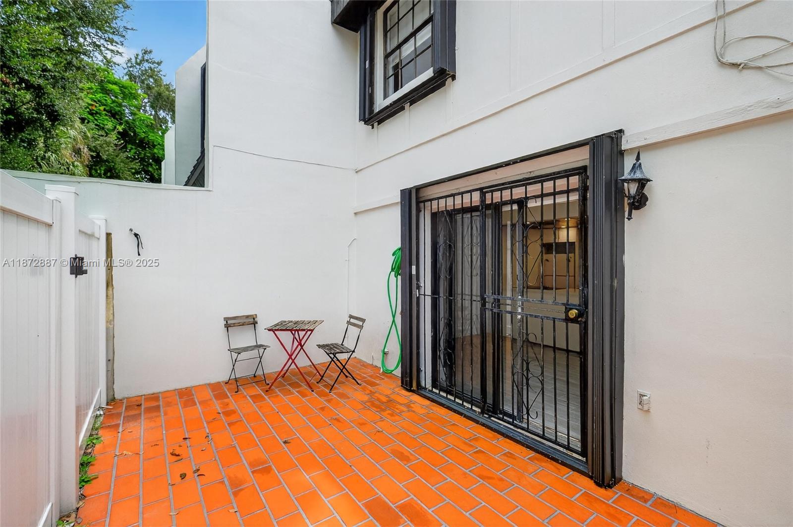 MILLER SIXTY-SEVEN TOWNHO - Residential Lease