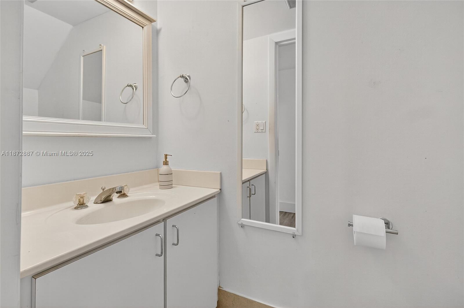 MILLER SIXTY-SEVEN TOWNHO - Residential Lease