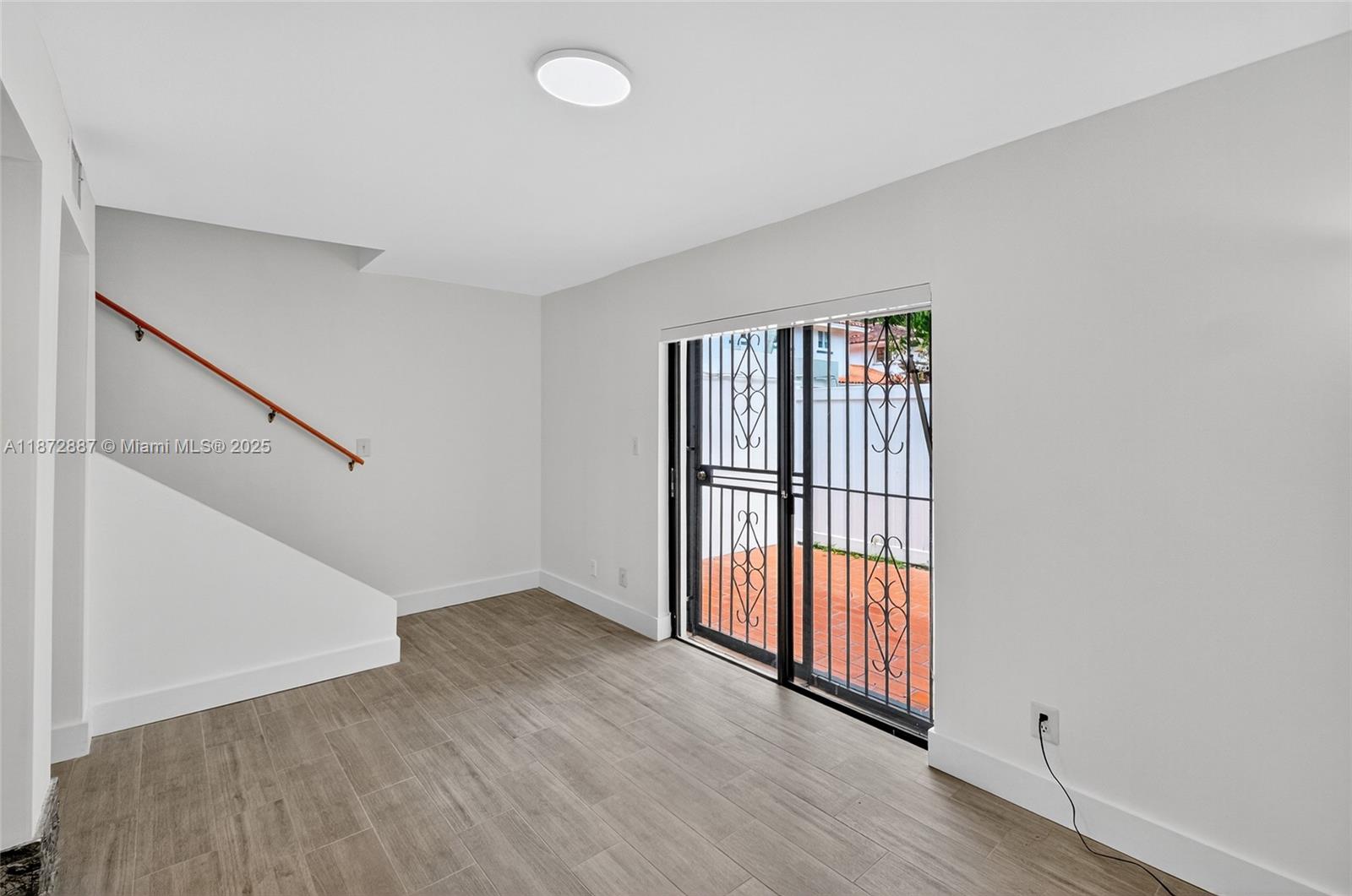 MILLER SIXTY-SEVEN TOWNHO - Residential Lease