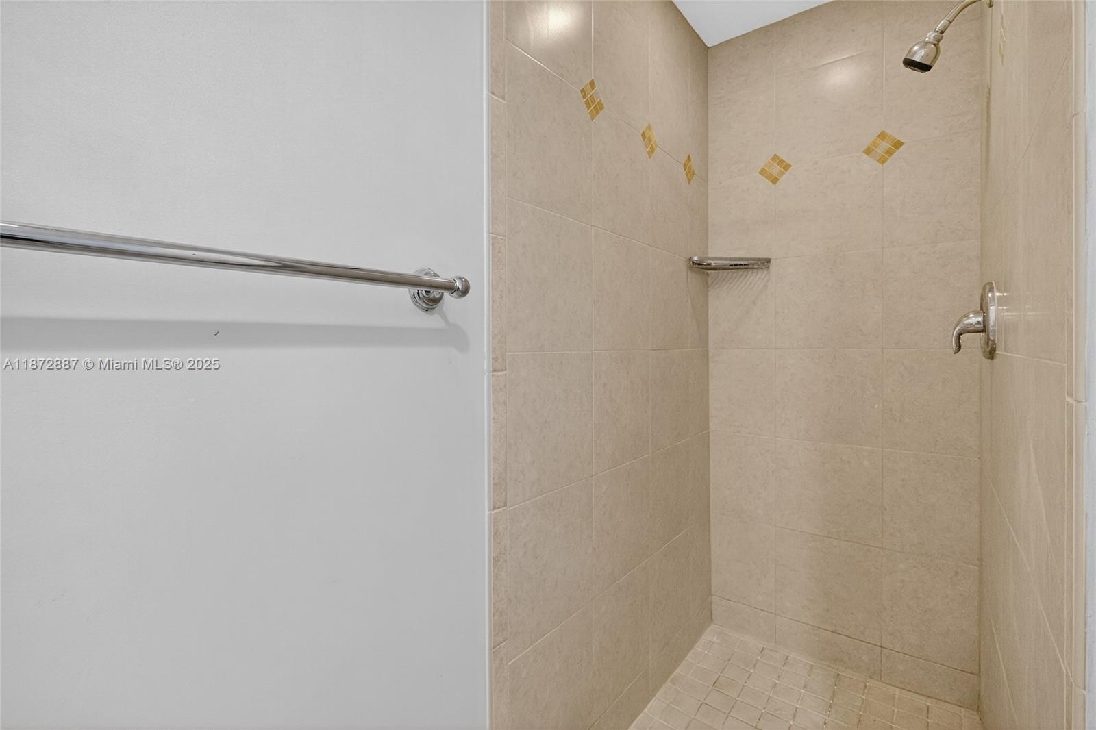 MILLER SIXTY-SEVEN TOWNHO - Residential Lease