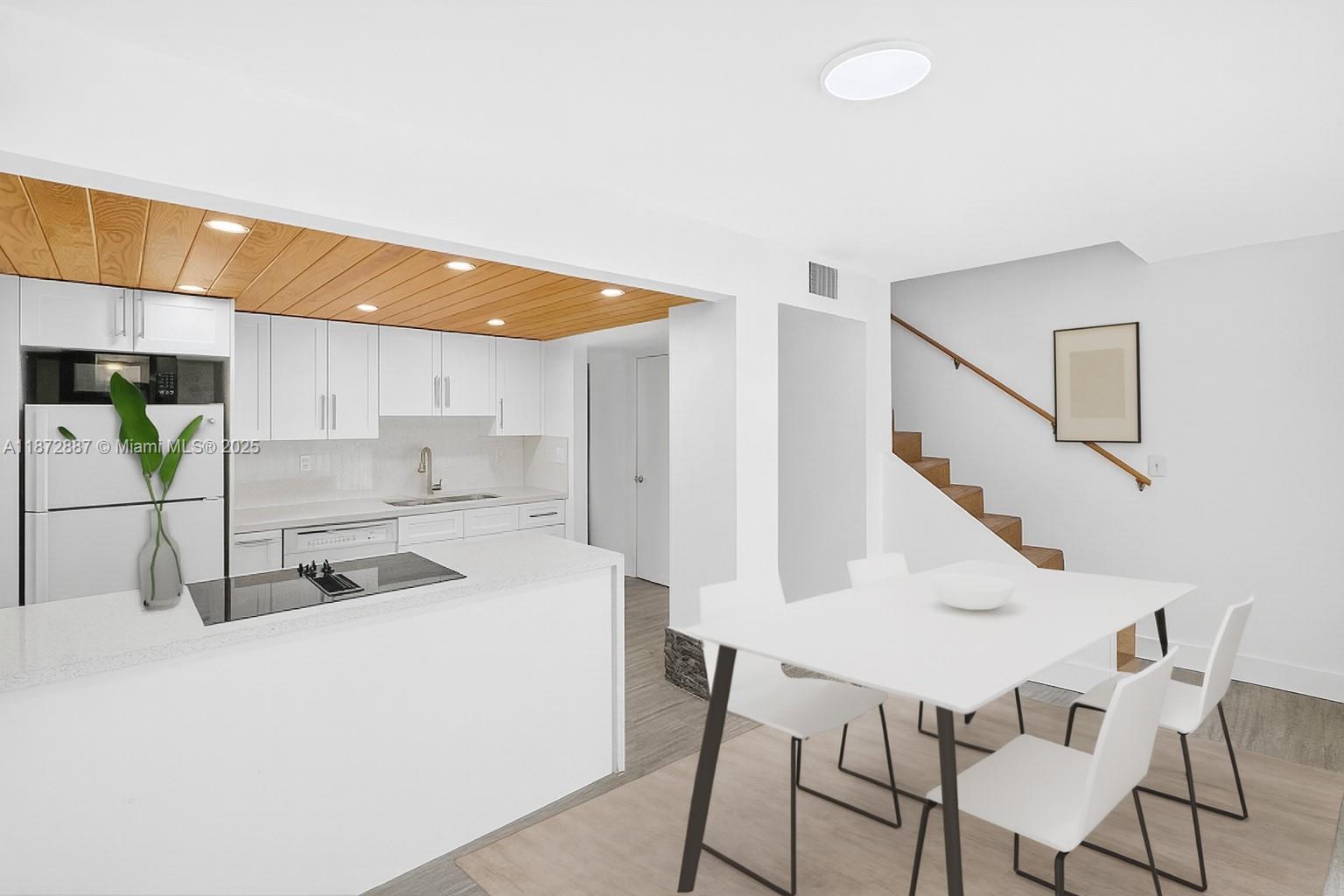 MILLER SIXTY-SEVEN TOWNHO - Residential Lease