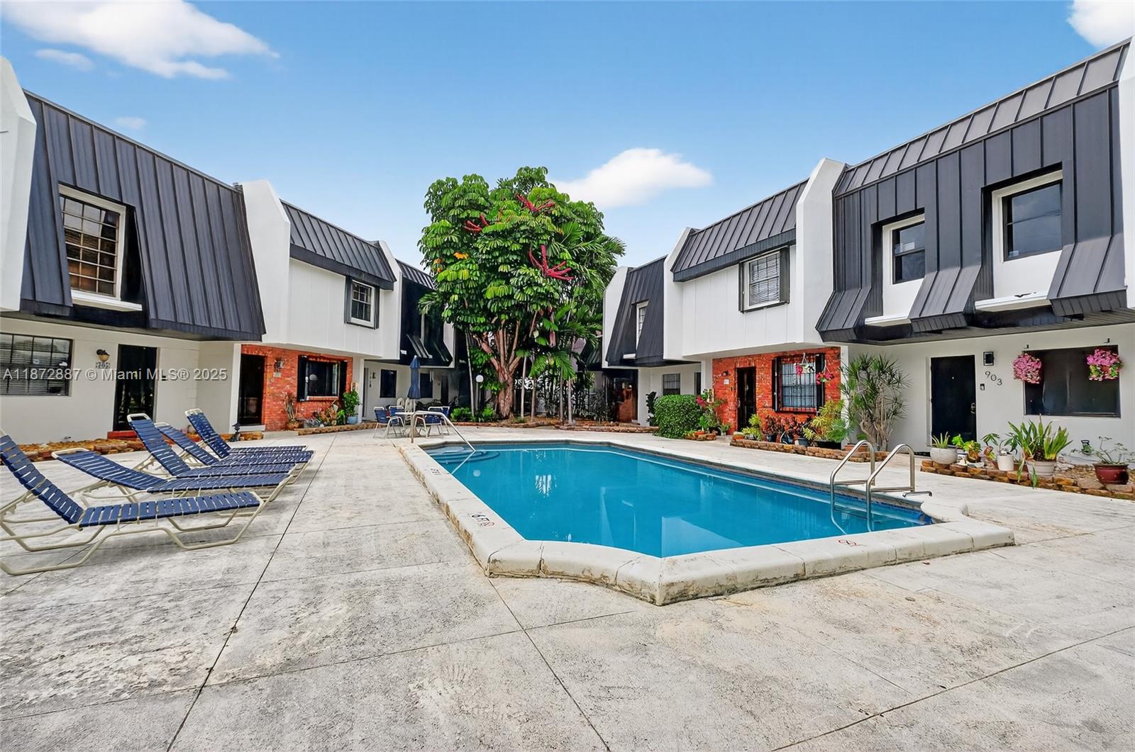 MILLER SIXTY-SEVEN TOWNHO - Residential Lease