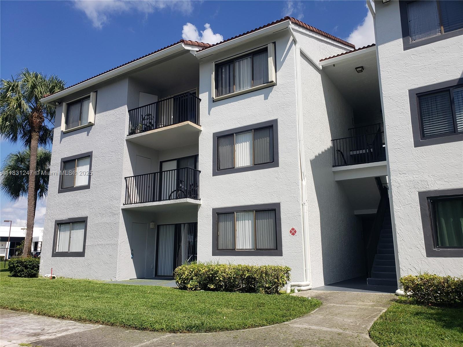 BEAUTIFUL RENOVATED 2/2 UNIT CENTRALLY LOCATED IN CORAL SPRINGS. SPLIT BEDROOM FLOOR PLAN WITH WASHER AND DRYER IN THE UNIT. GATED COMMUNITY OFFERS MANY AMENITIES TO THE RESIDENTS. TENANT OCCUPIED, 24HR NOTICE FOR SHOWINGS. RENTER'S INSURANCE REQUIRED.