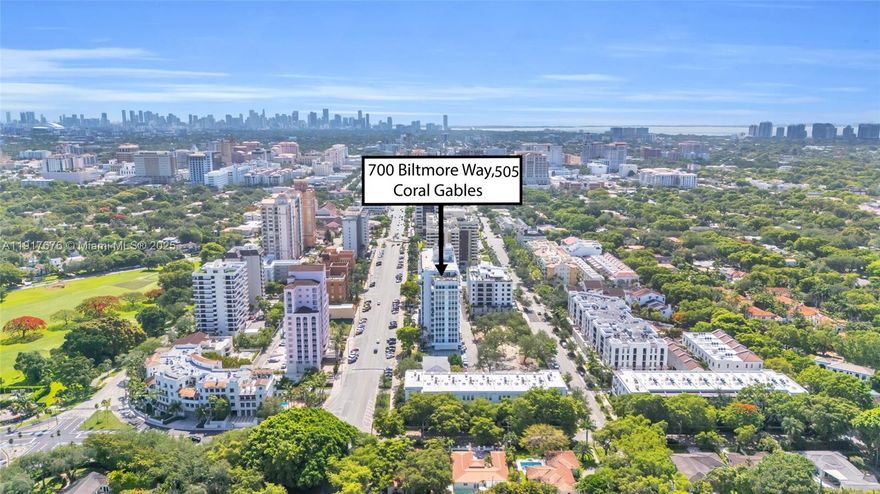 This fully remodeled 1BR/1BA condo in the sought-after David William offers views of the Biltmore Hotel from a
spacious 26-foot balcony. Enjoy an upgraded kitchen with SS appliances, a modern bath, soaring ceilings, floor-to-ceiling windows flooding the space with natural light. Located in the heart of Coral Gables, steps from Miracle
Mile's dining, shops & cultural attractions, and walking distance to the Granada Golf Course and Venetian Pool.
Building perks include 24/7 concierge, gym, laundry facilities, assigned parking, and a redesigned rooftop pool and
deck with skyline views coming soon.