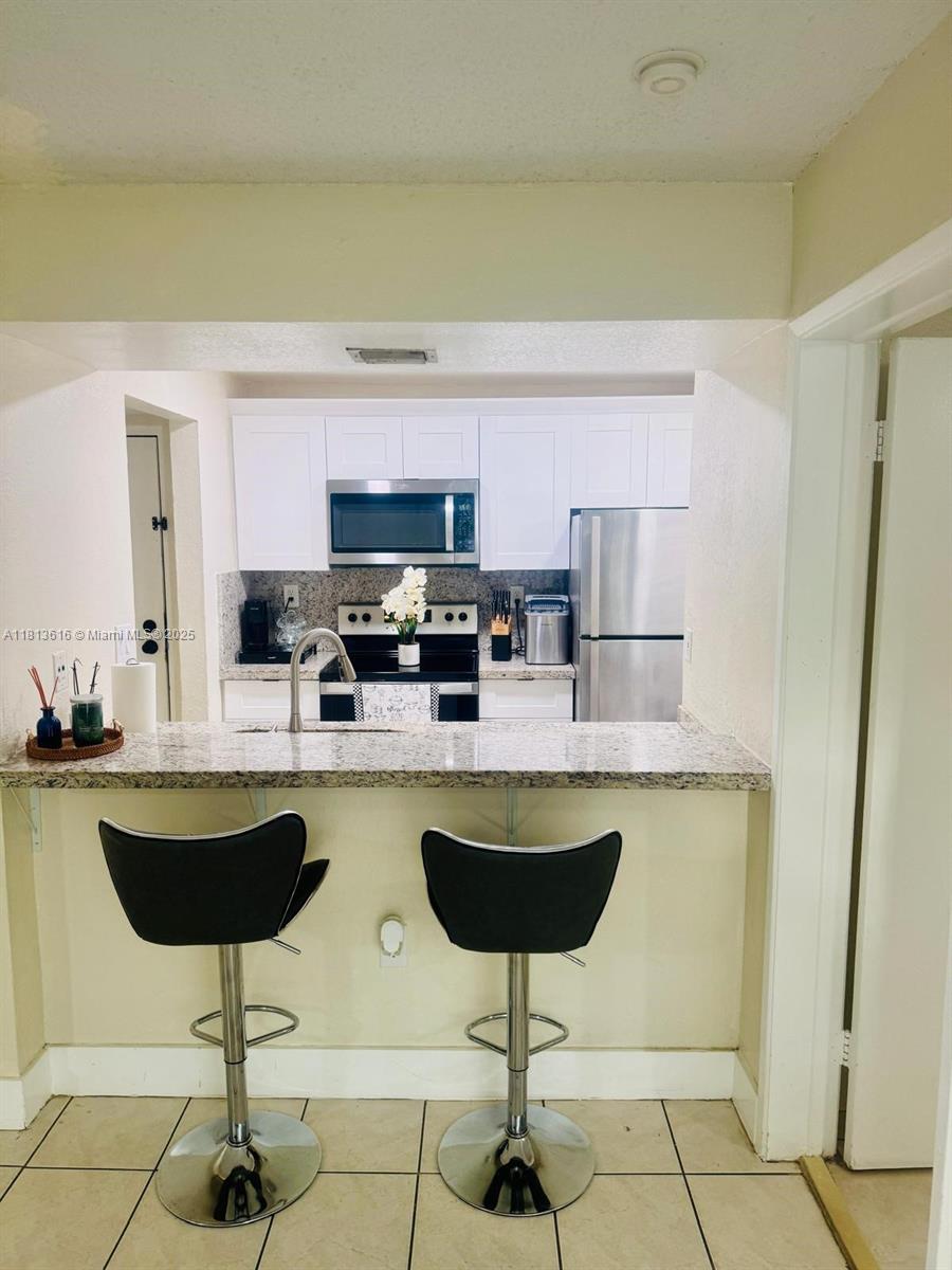 Rental Property at 7035 Nw 186th St D108, Hialeah, Miami-Dade County, Florida - Bedrooms: 2 
Bathrooms: 2  - $2,200 MO.