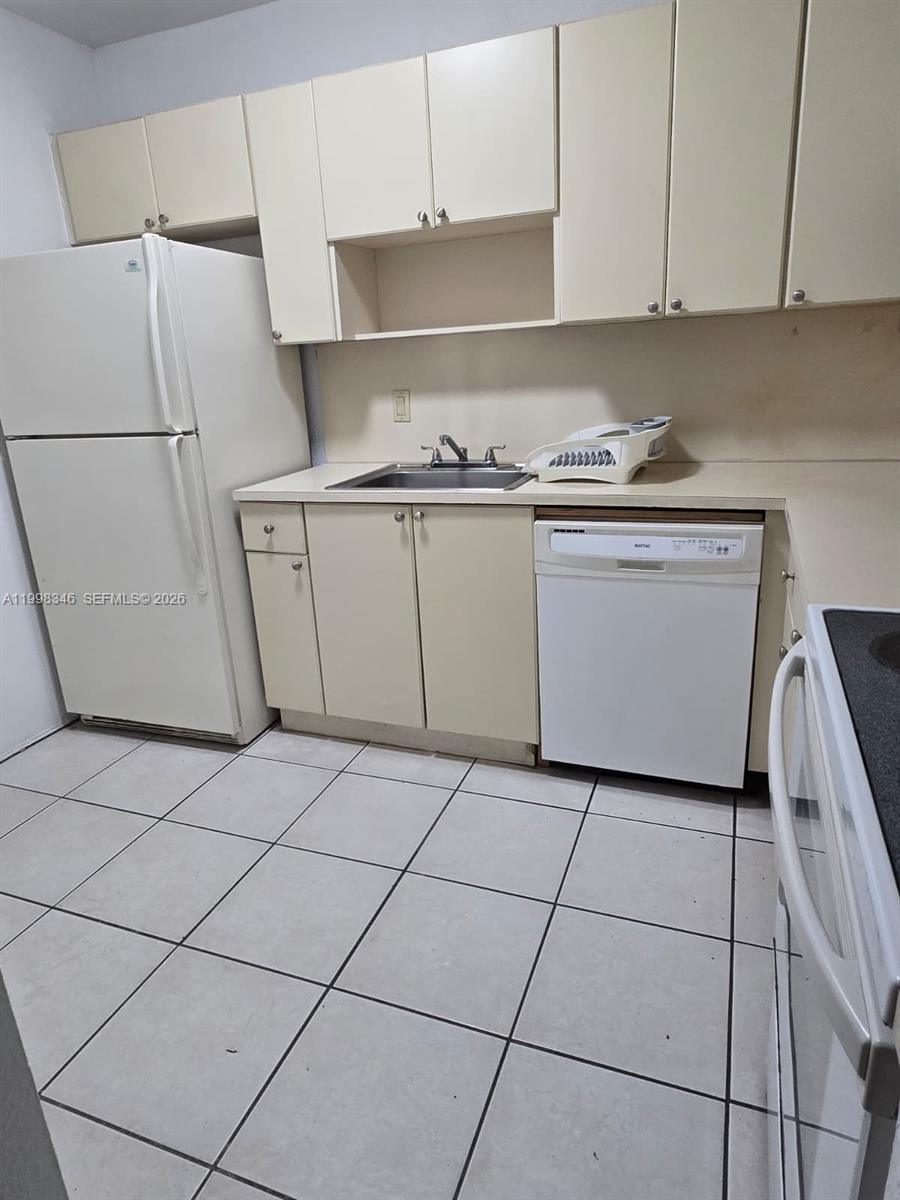 PUERTA DEL SOL CONDO - Residential Lease