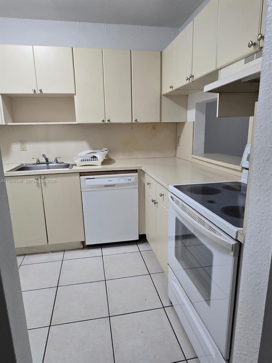 PUERTA DEL SOL CONDO - Residential Lease