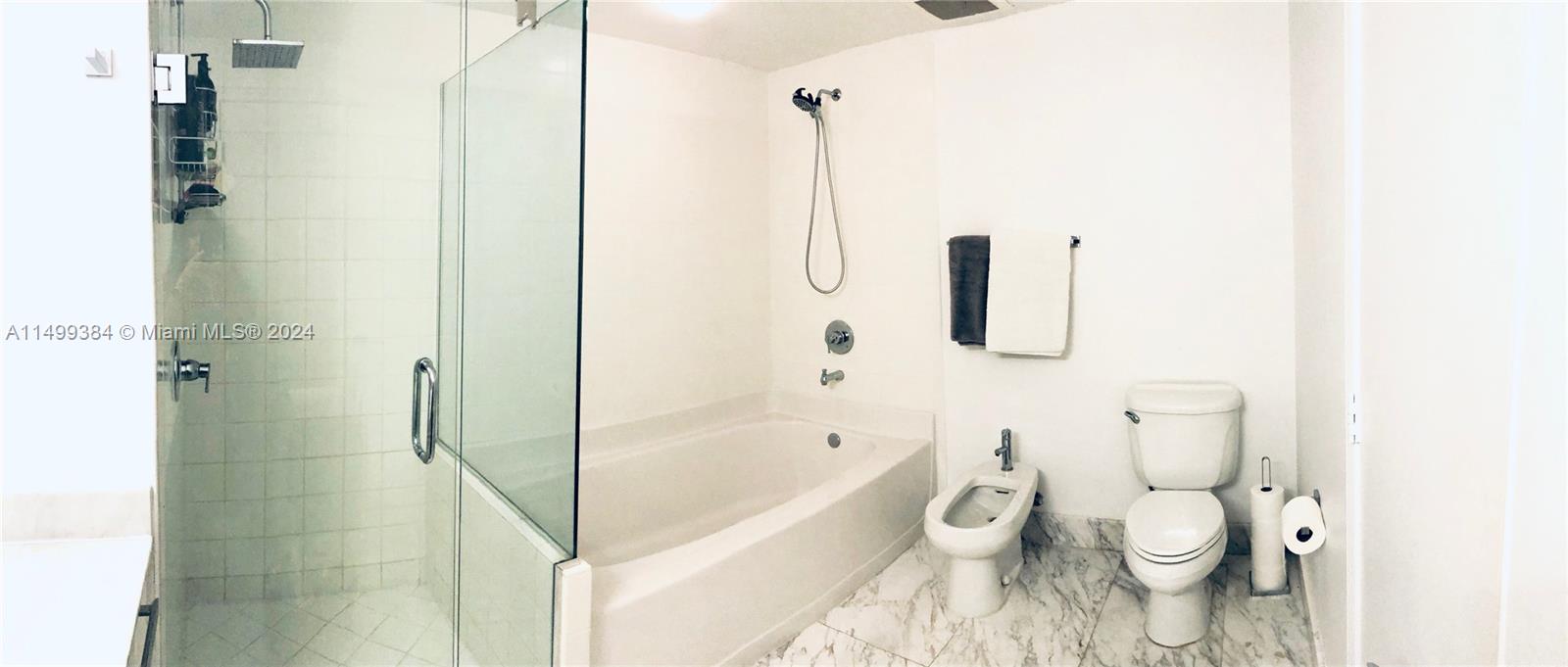 BLUE CONDO - Residential