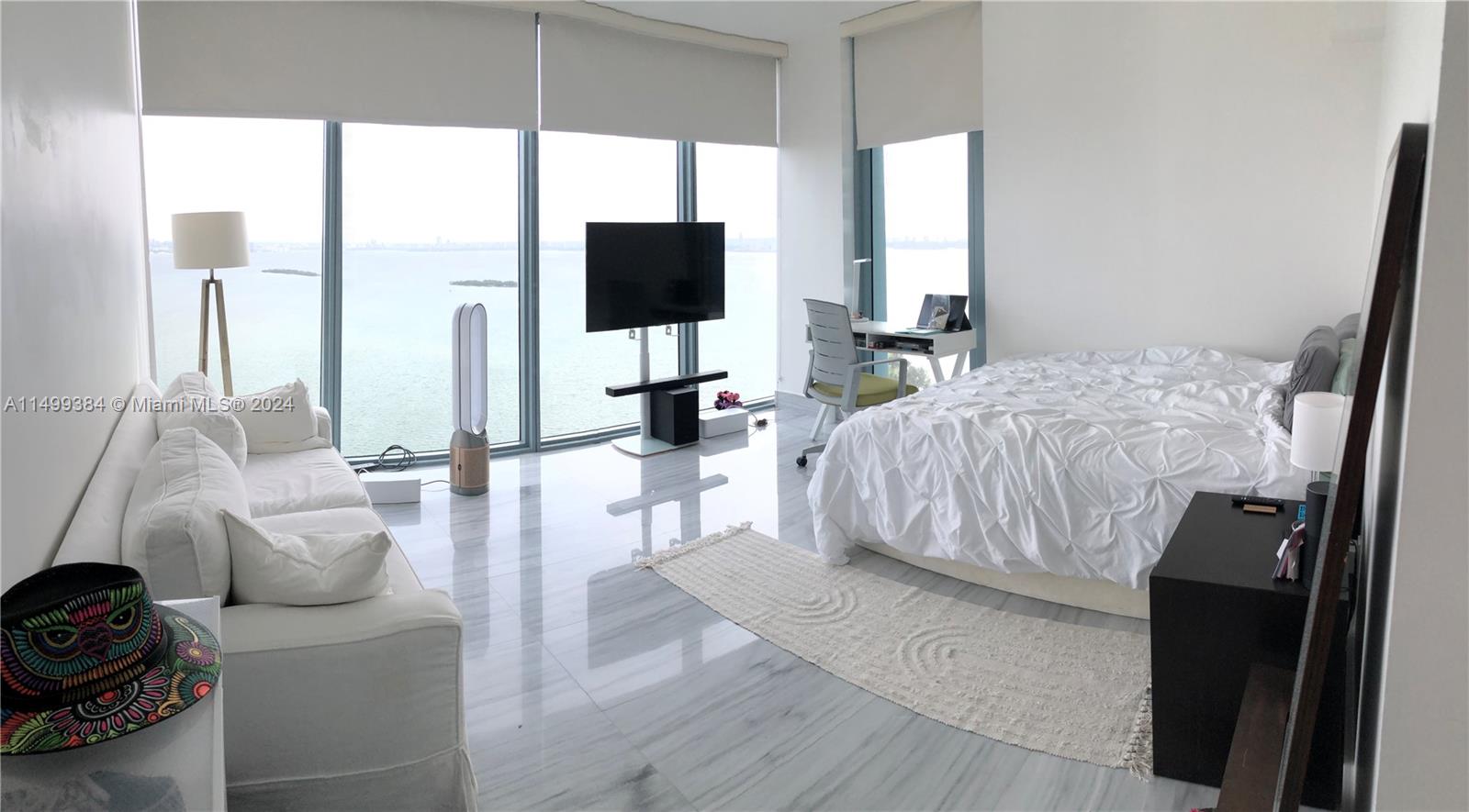 BLUE CONDO - Residential