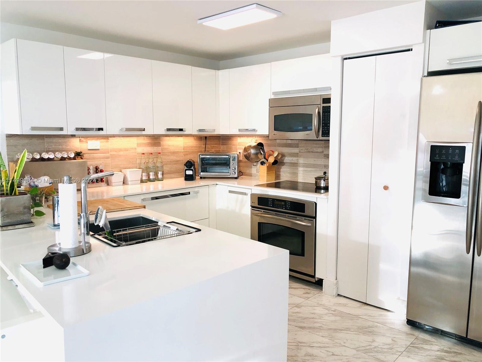 BLUE CONDO - Residential