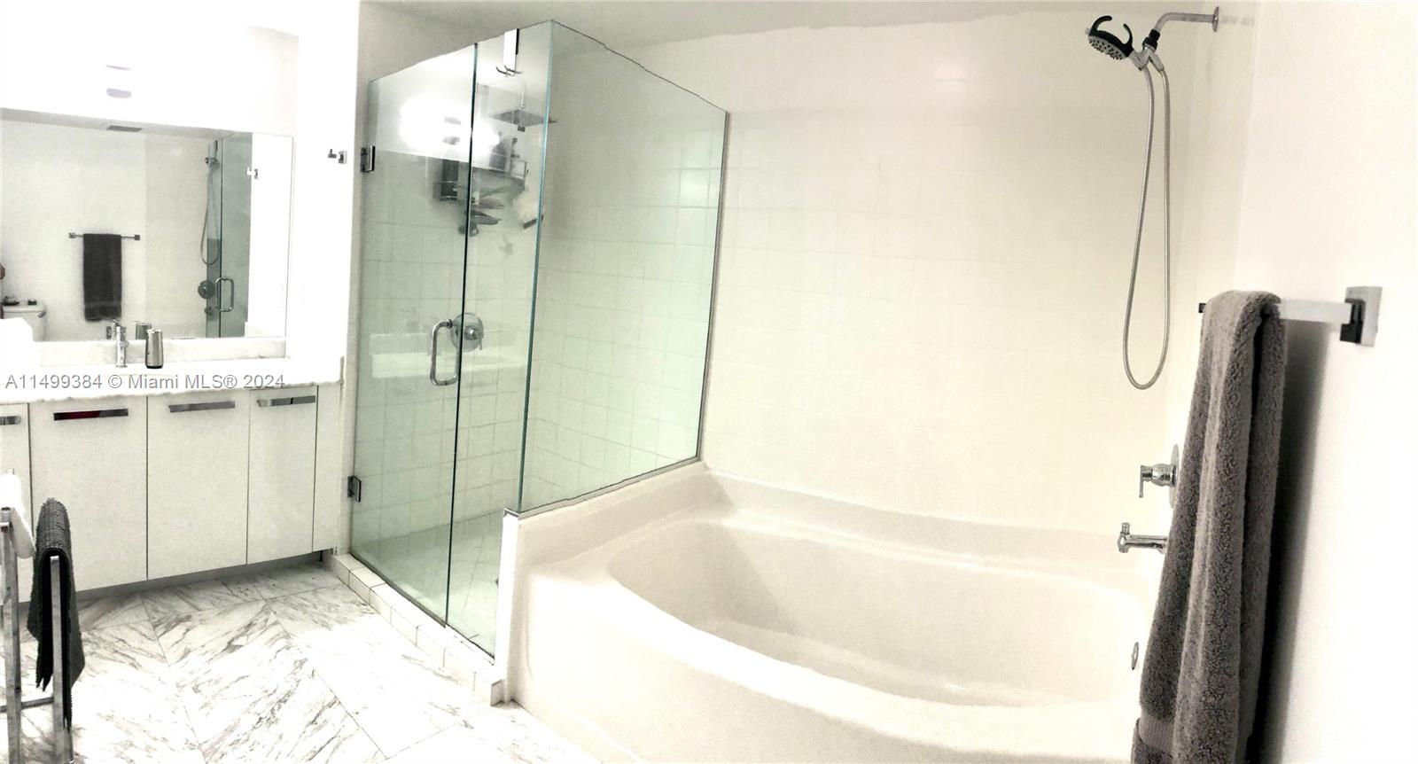 BLUE CONDO - Residential