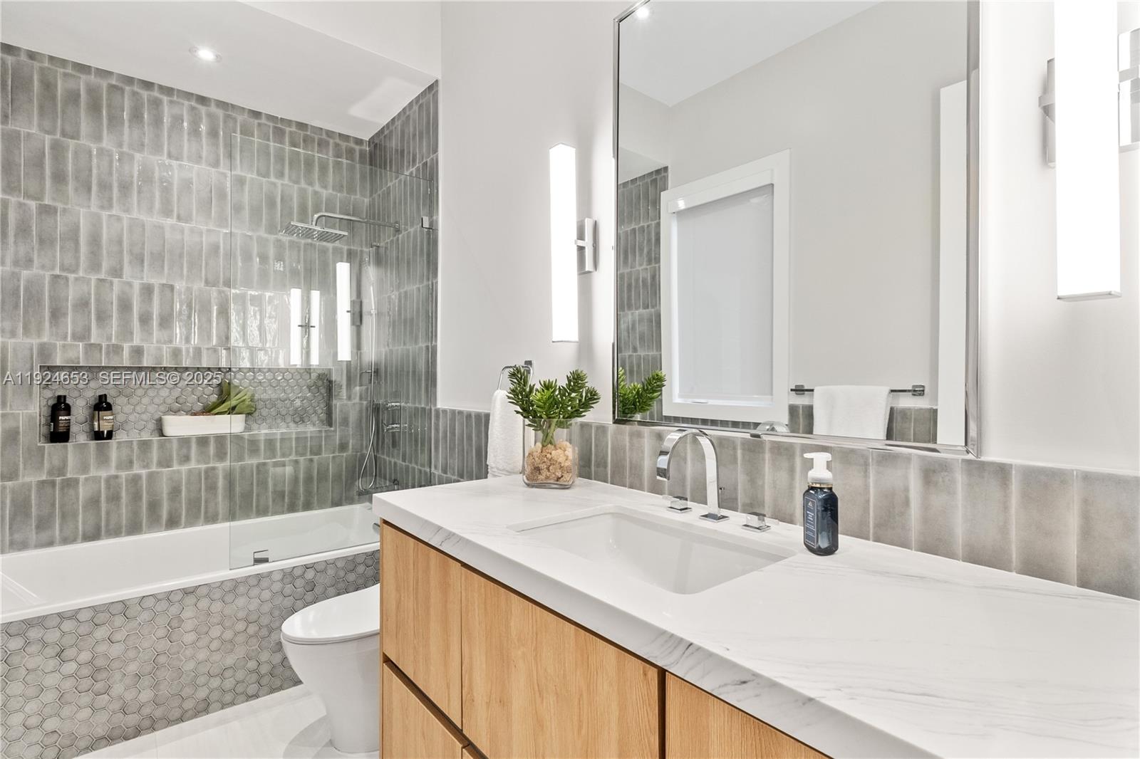 HELMS COUNTRY ESTATES ADD - Residential