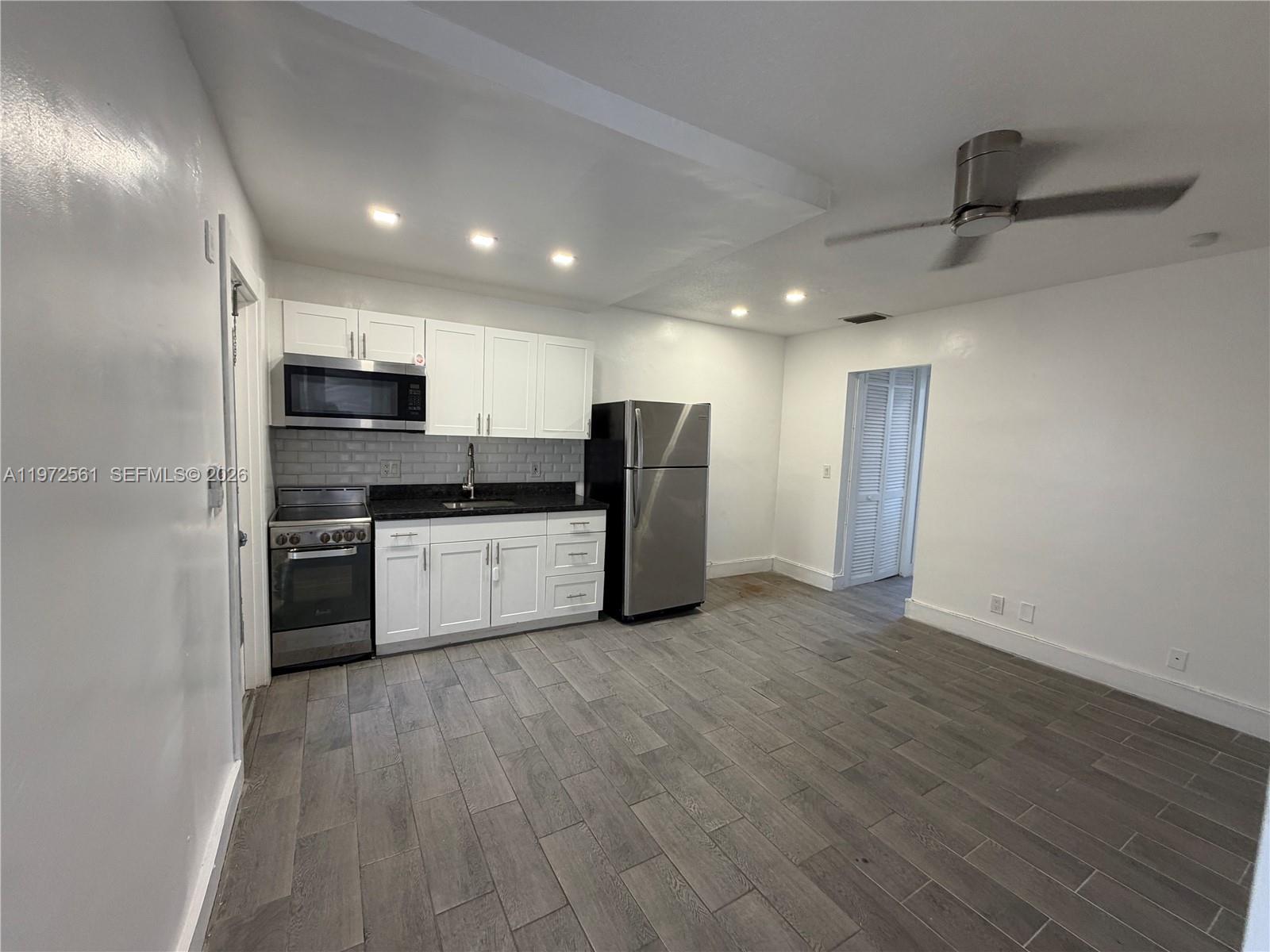 3515 Van Buren St 102