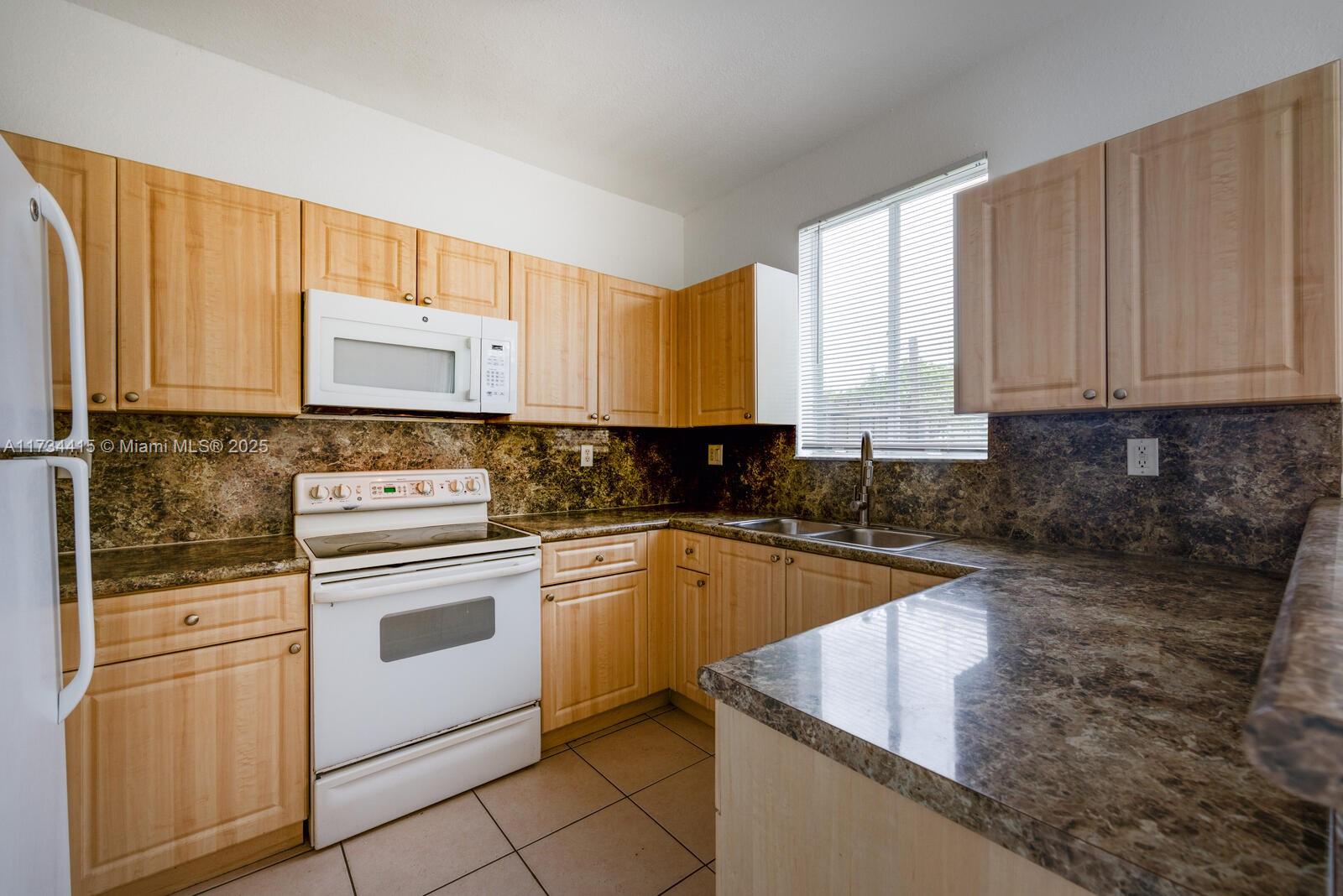 SHOMA TOWNHOMES AT KEYSCO - Residential