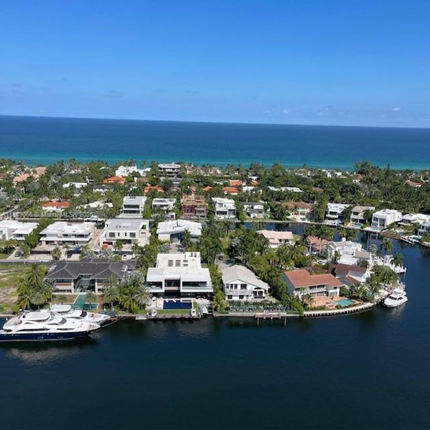 Luxurious furnished 2 bed+ den +office, laundry. Spectacular view of Intracoastal & Ocean from East - Golf Course & Lake from West. Hamptons South in the heart of Aventura has 2 swimming pools, 2 gyms, Movie Theater, Restaurant, Tennis Courts, 24h Security, Valet etc... Minutes to Aventura Mall, Across from Golf Course Circle.