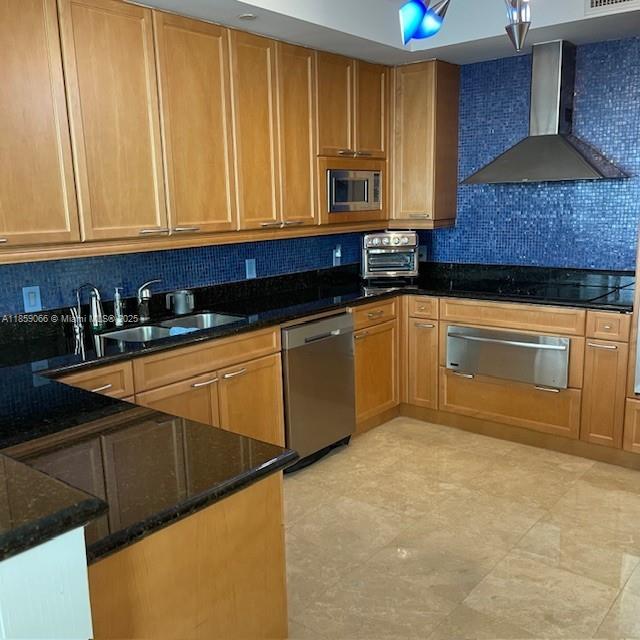HAMPTONS SOUTH CONDO - Residential Lease