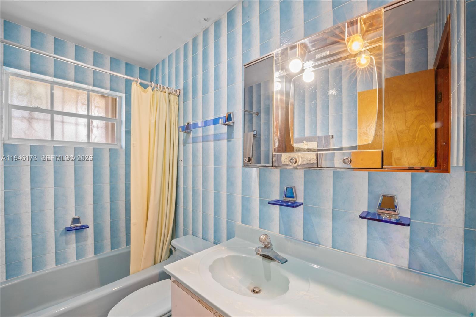 TROPICAL ESTS - Residential