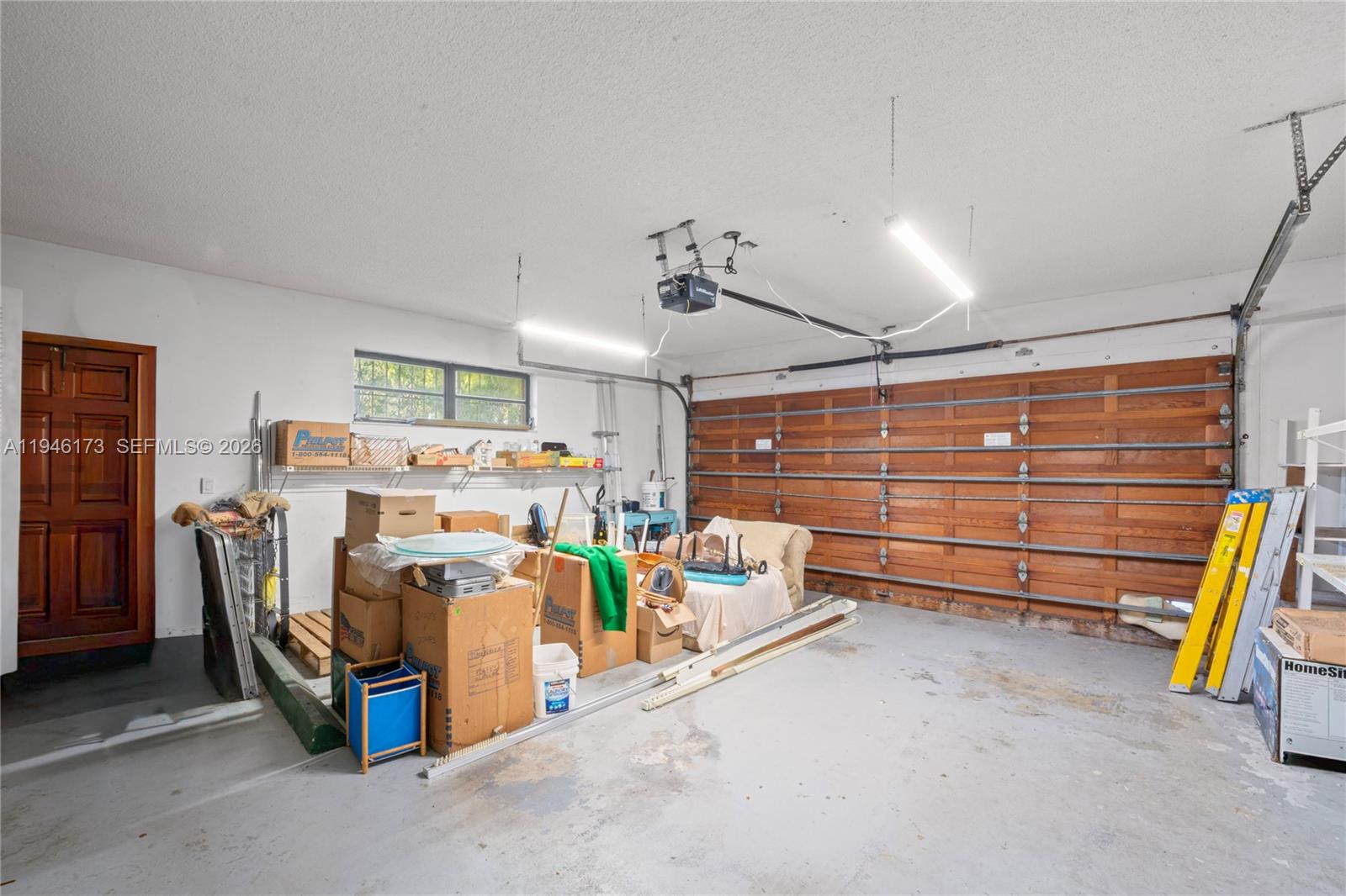 TROPICAL ESTS - Residential