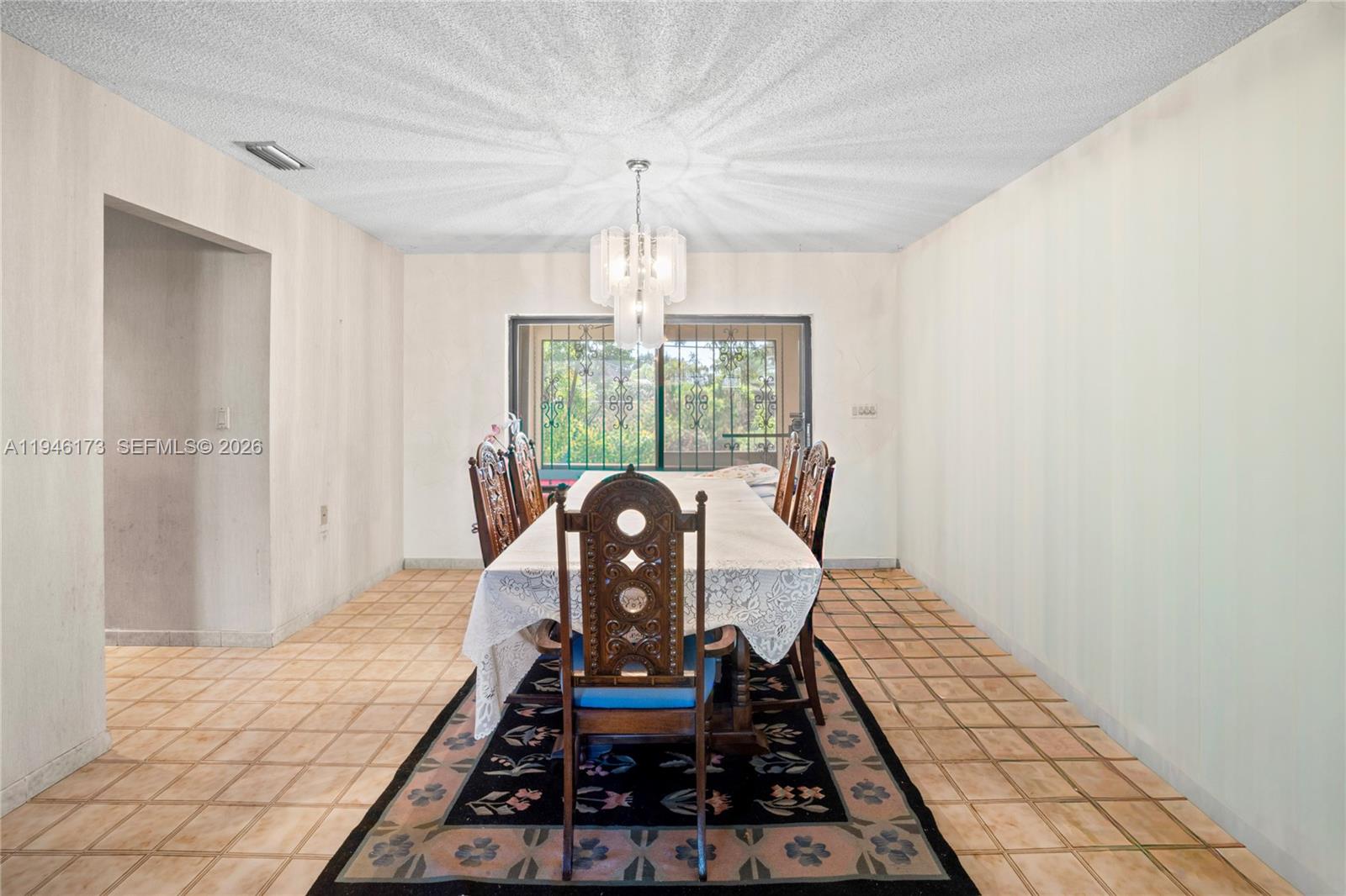 TROPICAL ESTS - Residential