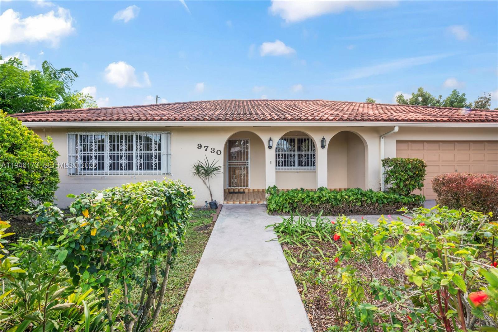 TROPICAL ESTS - Residential