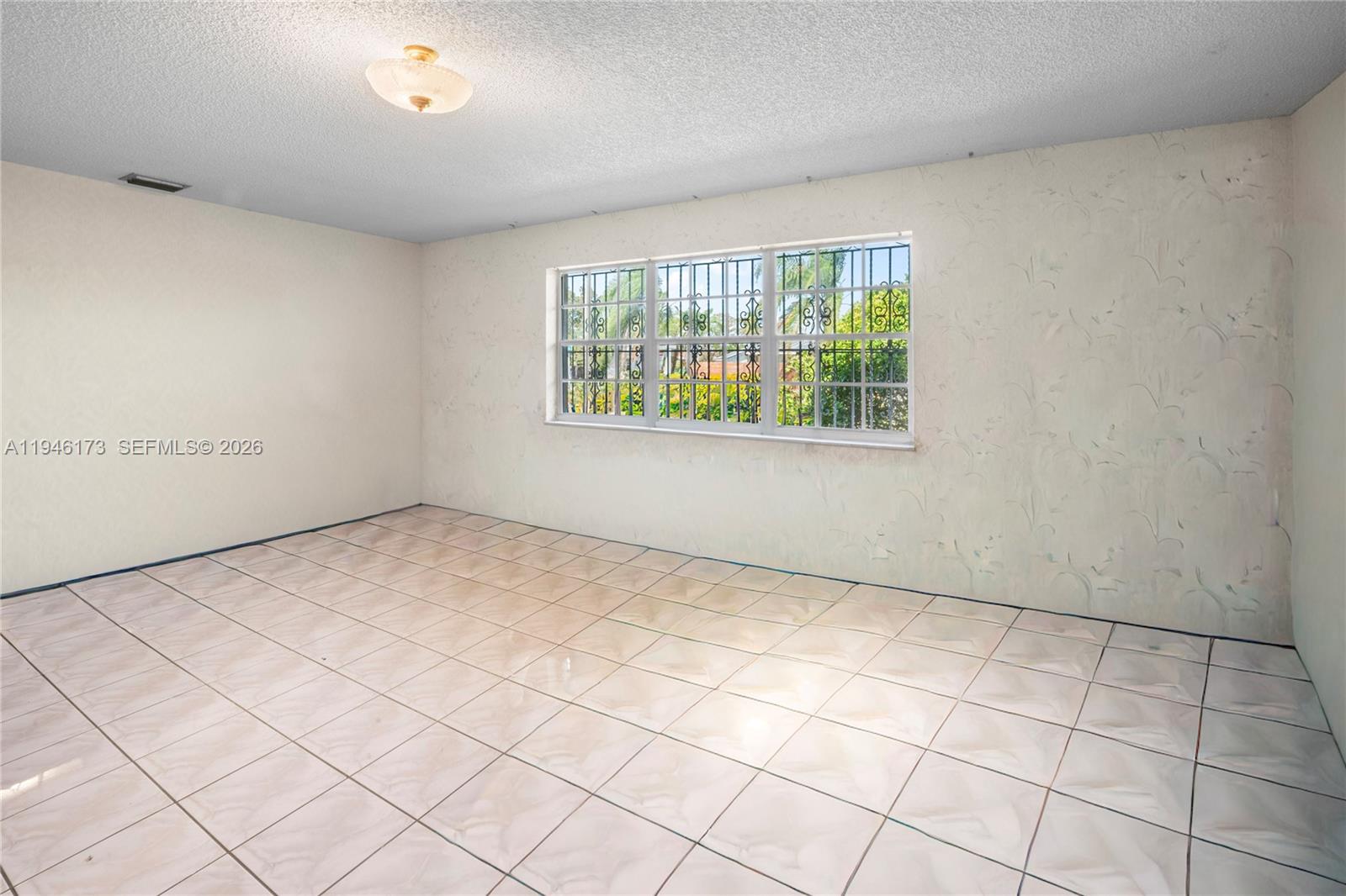 TROPICAL ESTS - Residential