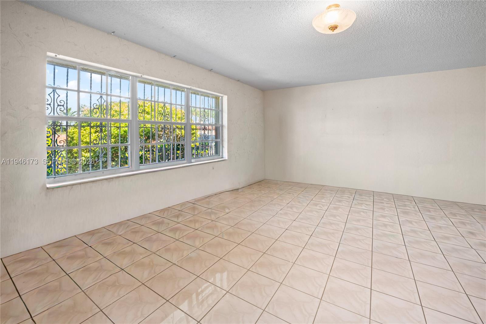 TROPICAL ESTS - Residential