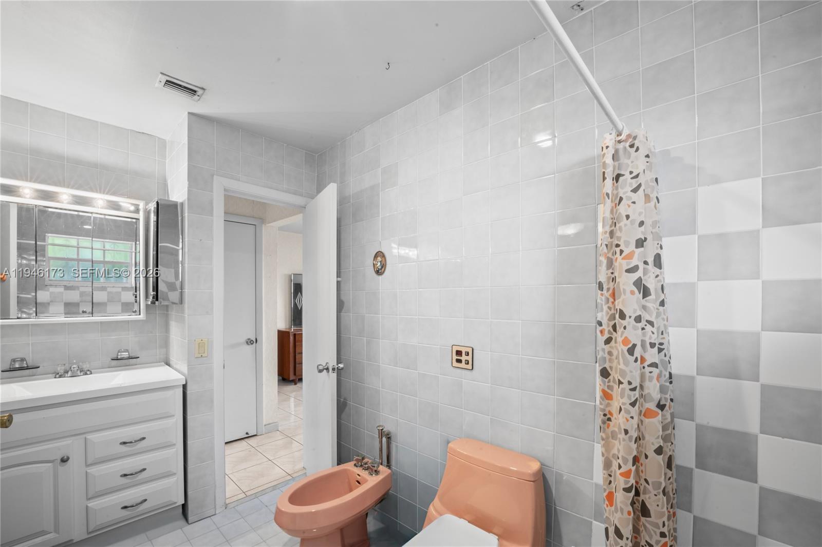 TROPICAL ESTS - Residential