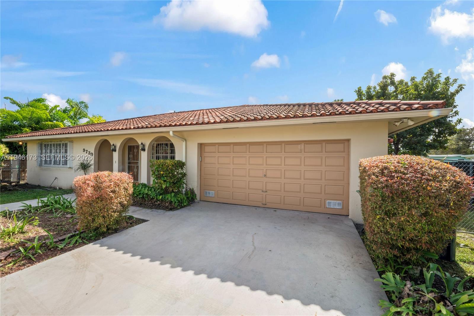 TROPICAL ESTS - Residential