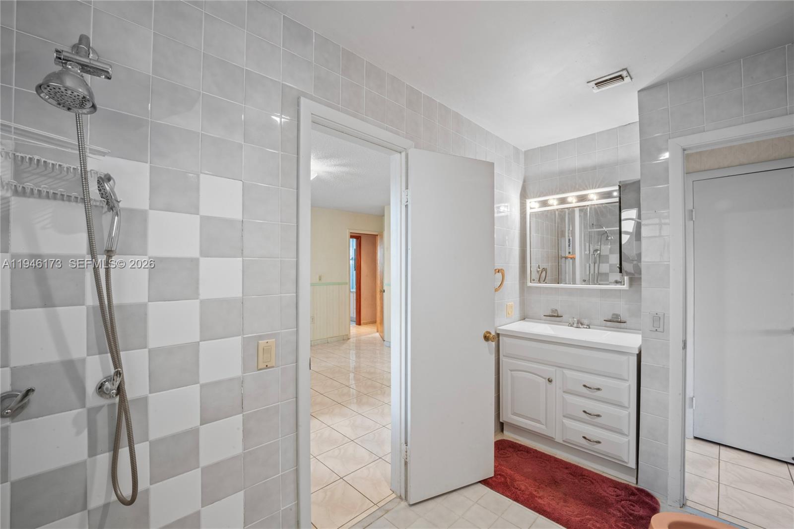 TROPICAL ESTS - Residential