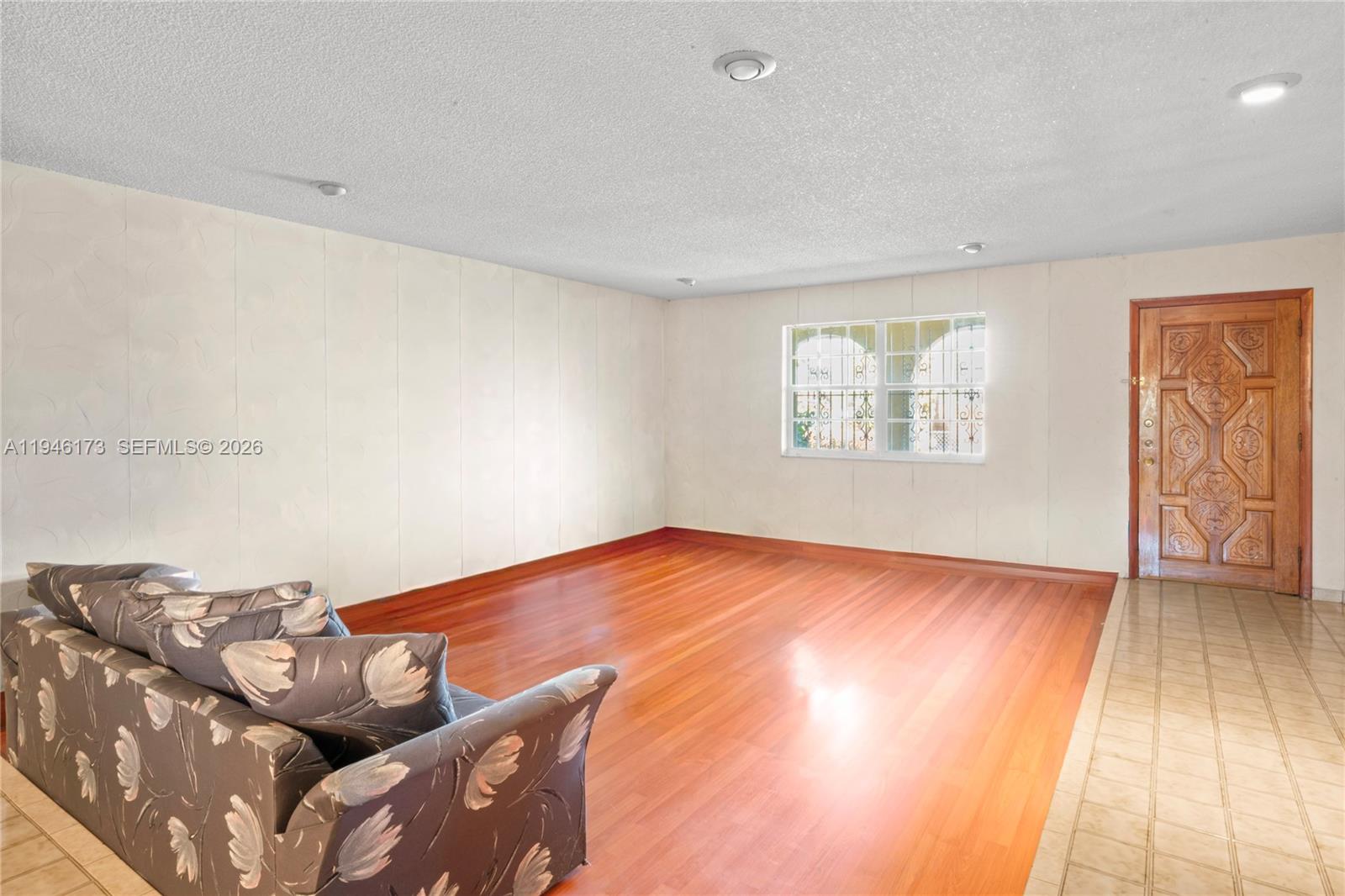 TROPICAL ESTS - Residential