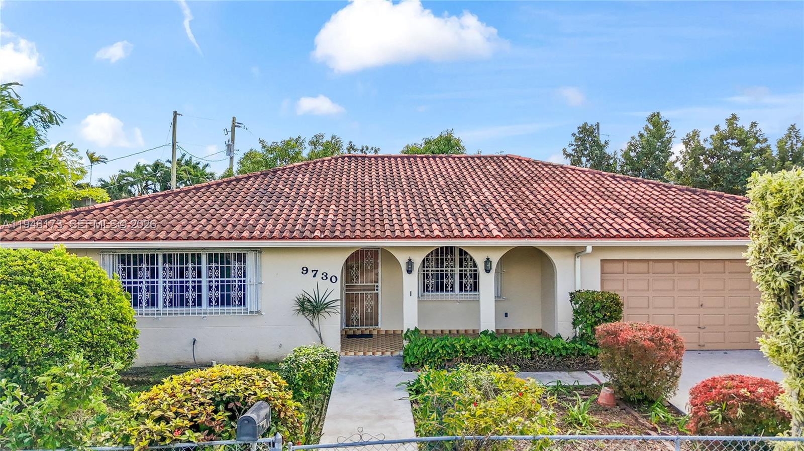 TROPICAL ESTS - Residential