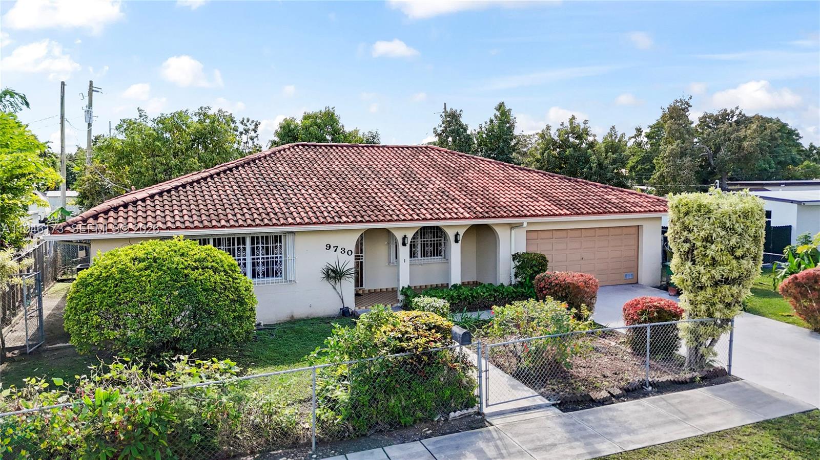 TROPICAL ESTS - Residential