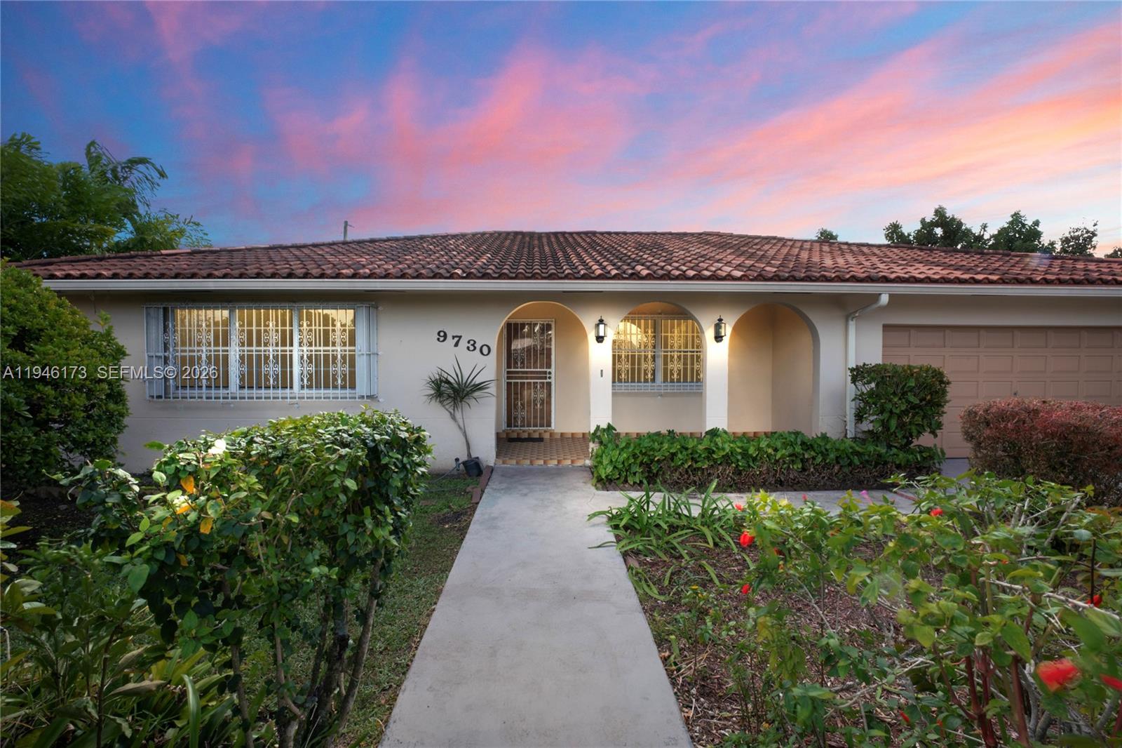 TROPICAL ESTS - Residential