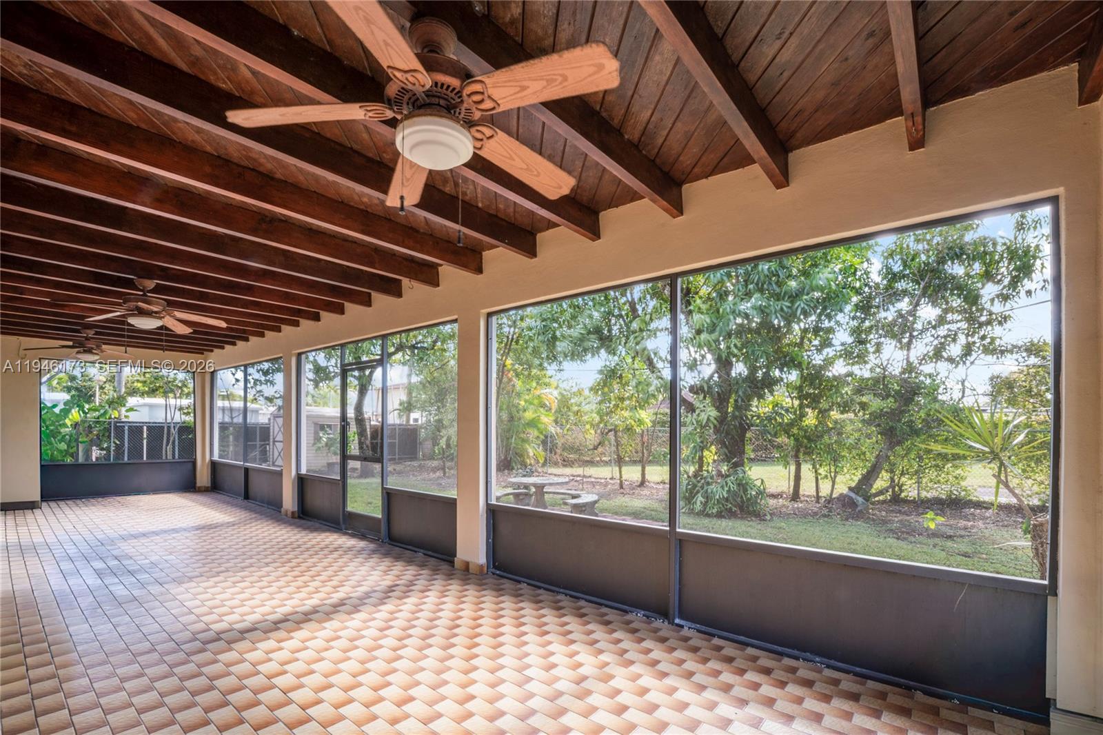 TROPICAL ESTS - Residential