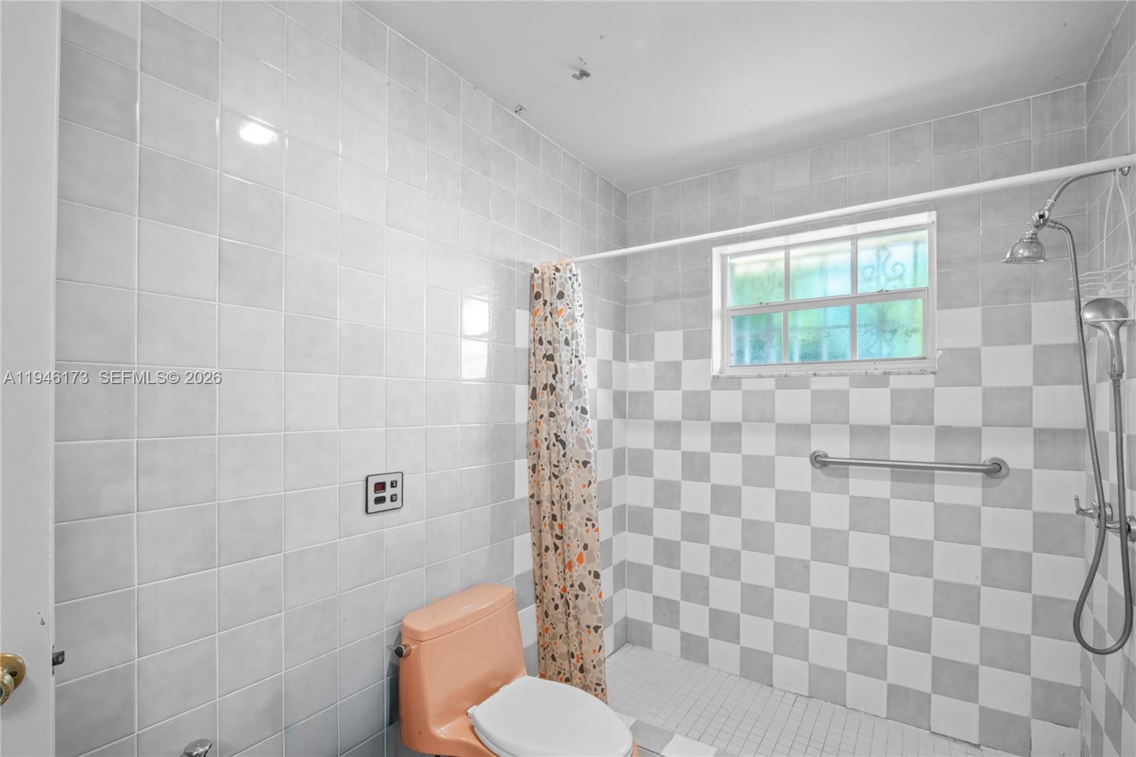 TROPICAL ESTS - Residential