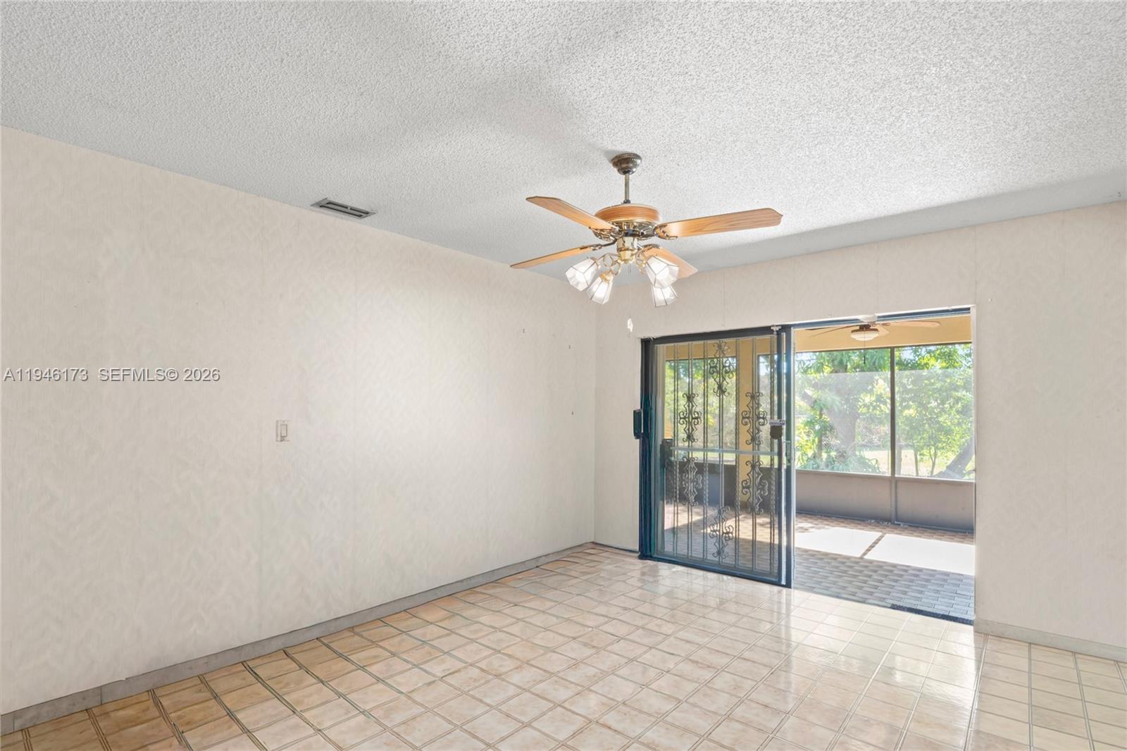 TROPICAL ESTS - Residential