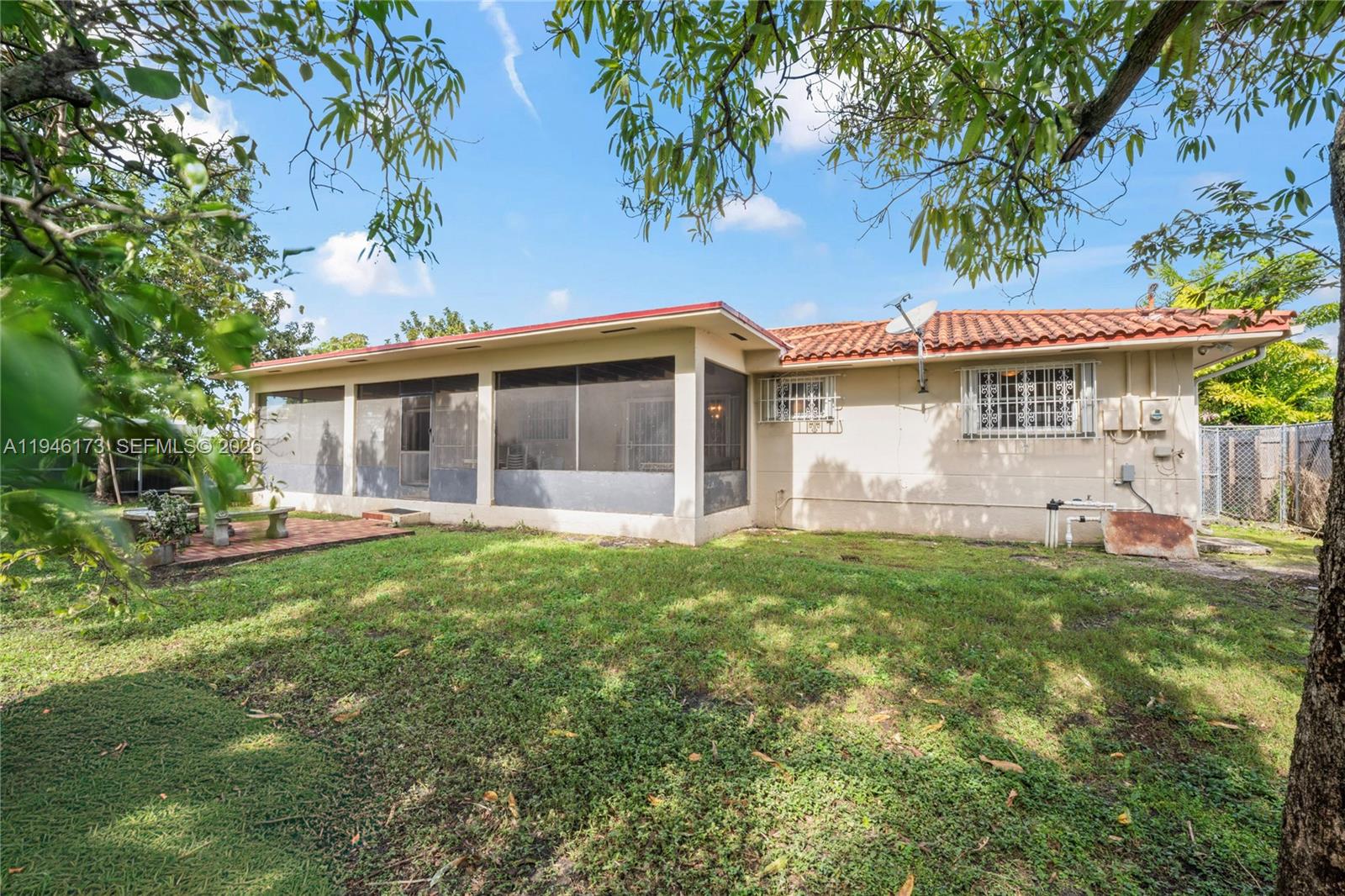 TROPICAL ESTS - Residential